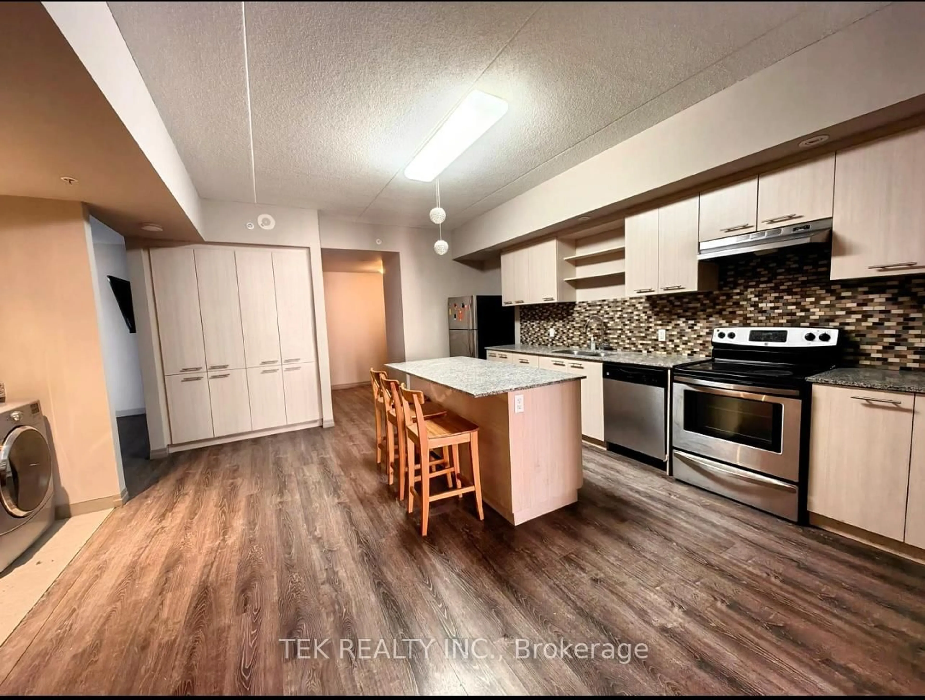 Open concept kitchen, wood/laminate floor for 8 Hickory St #802, Waterloo Ontario N2L 3H6