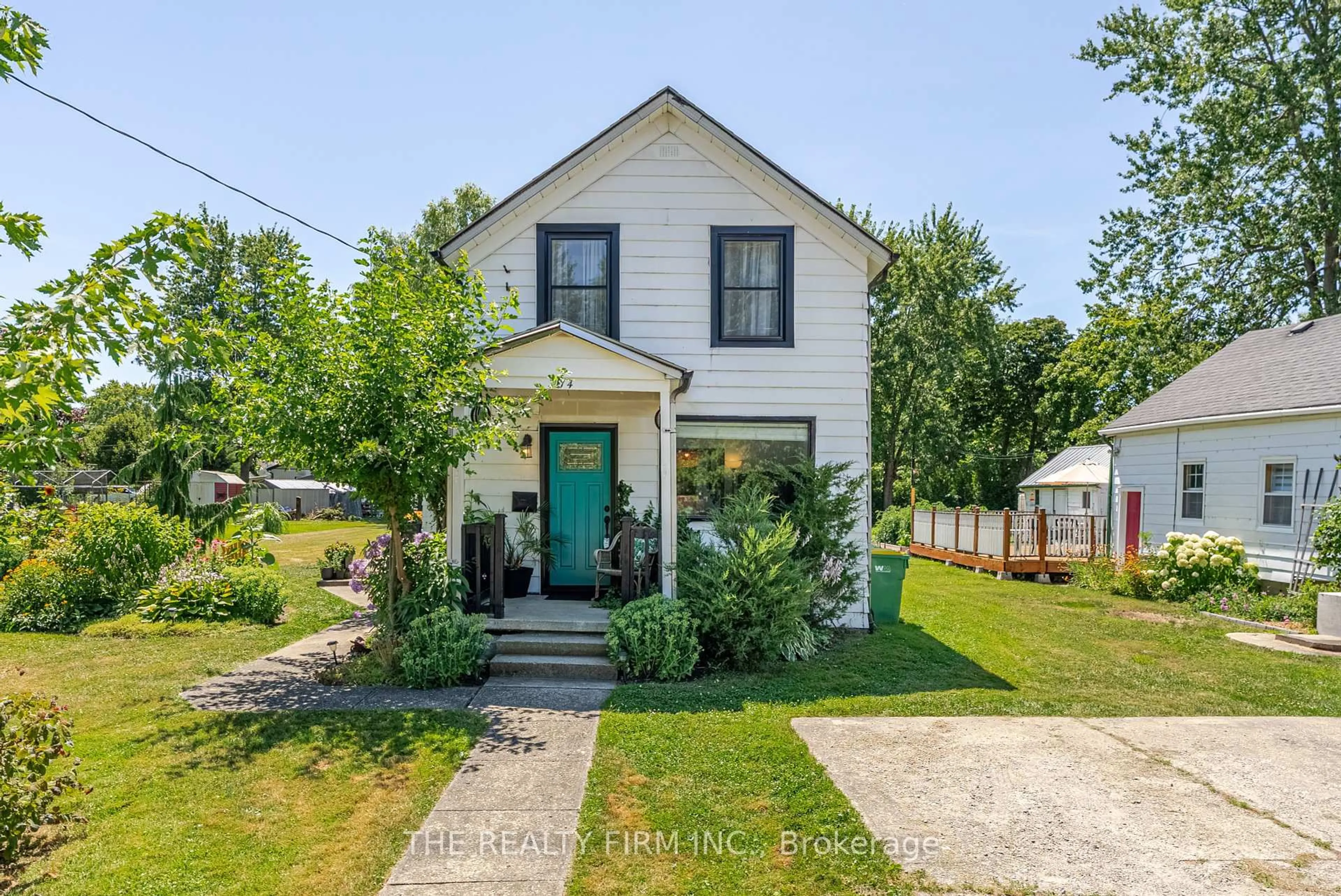 A pic from outside/outdoor area/front of a property/back of a property/a pic from drone, street for 174 Omara St, Southwest Middlesex Ontario N0L 1M0