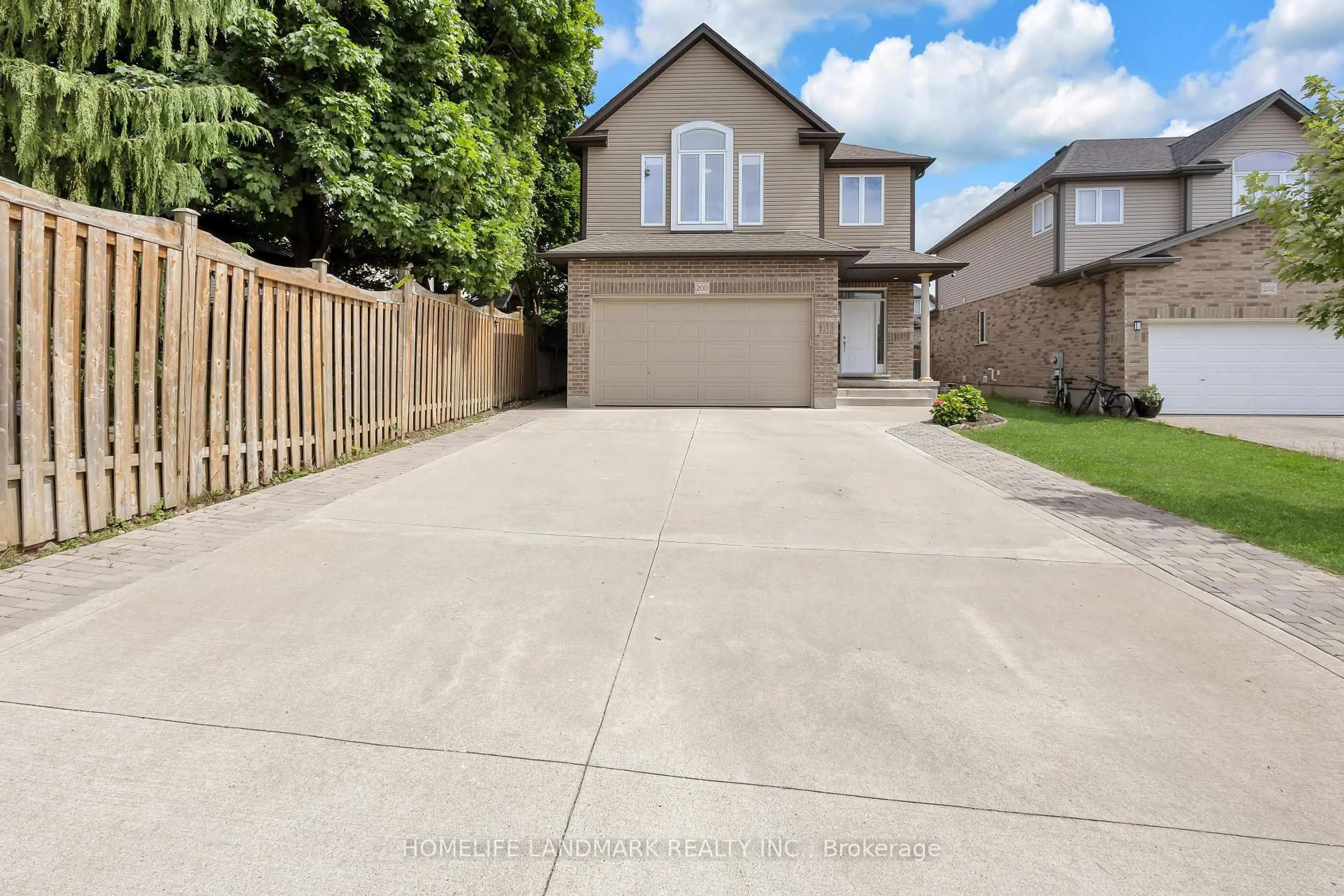A pic from outside/outdoor area/front of a property/back of a property/a pic from drone, street for 200 Westfield Pl, Waterloo Ontario N2T 2R2