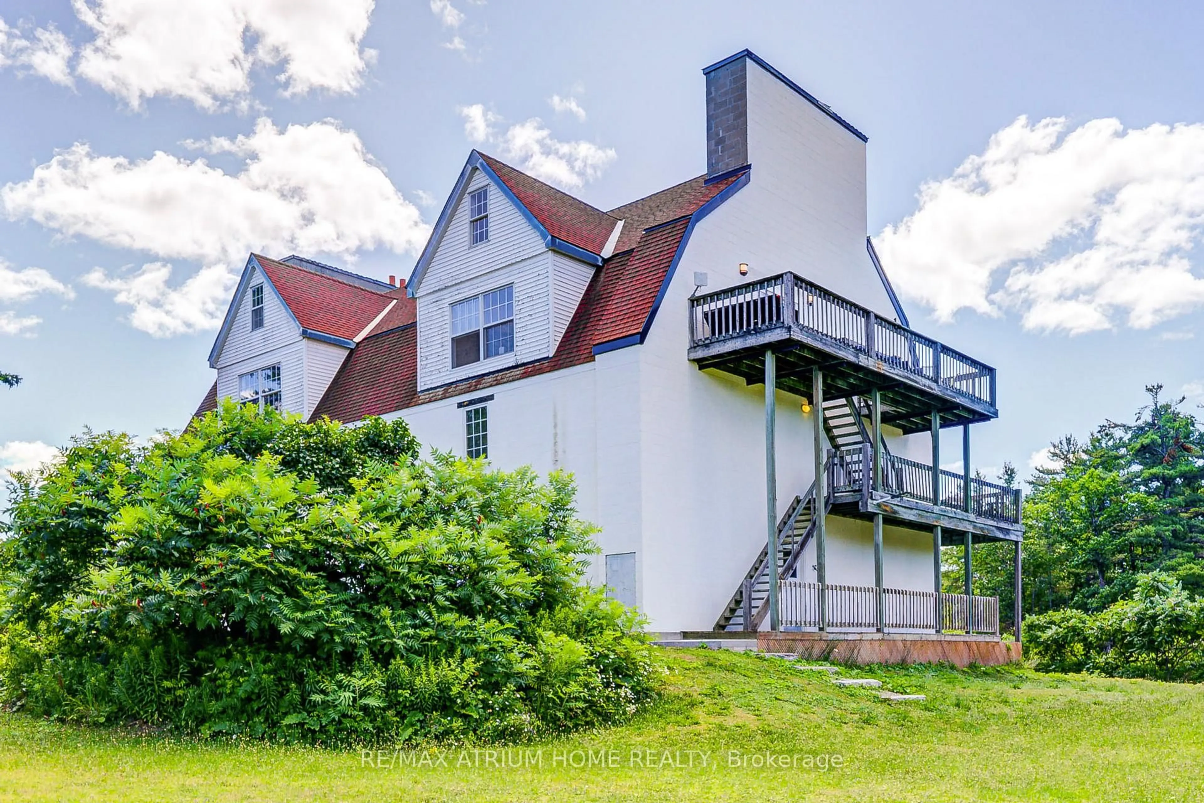 A pic from outside/outdoor area/front of a property/back of a property/a pic from drone, building for 339 SOUTH BAY Rd, Georgian Bay Ontario L0K 1S0
