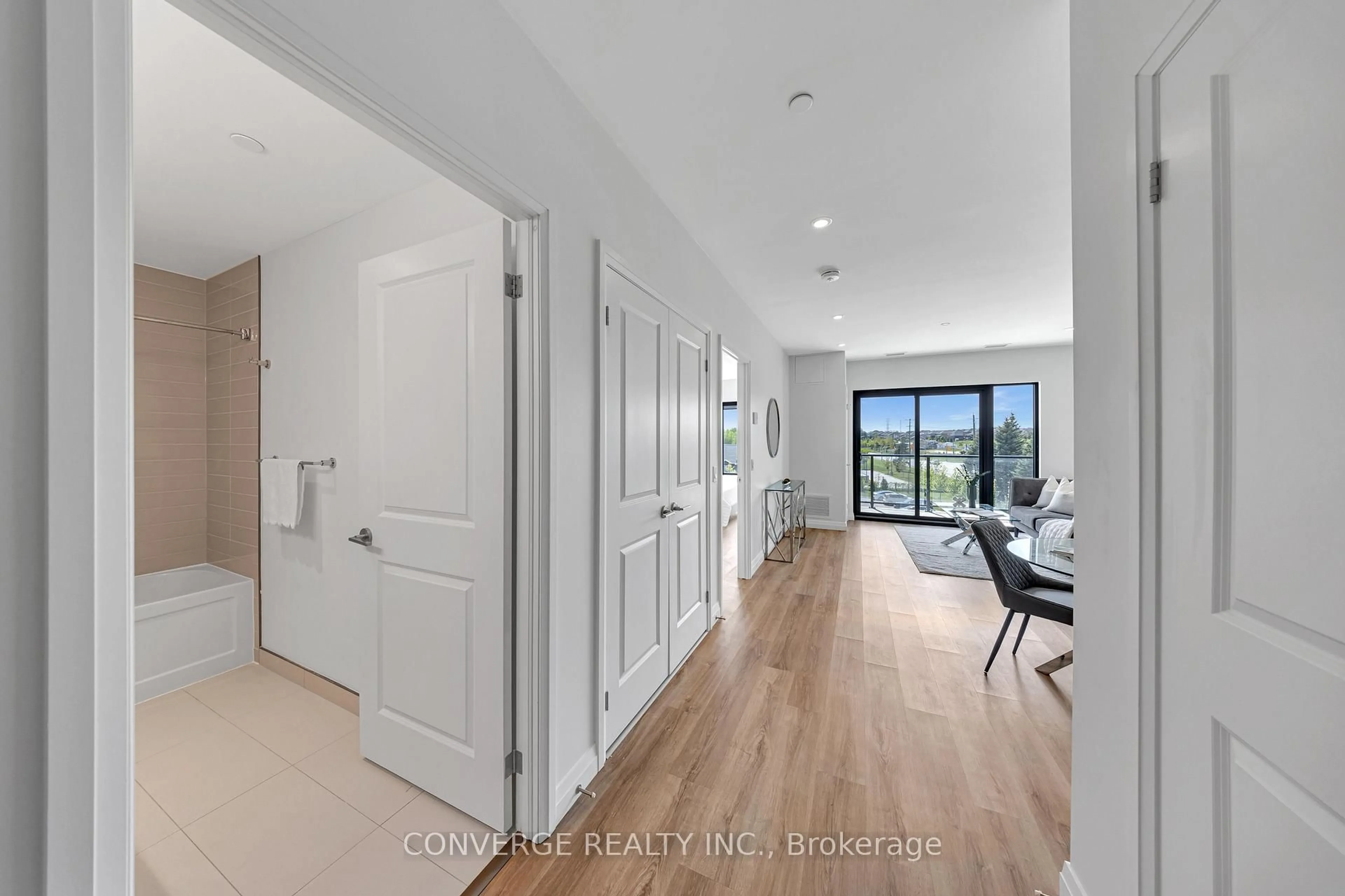 Indoor entryway for 525 New Dundee Rd #322, Kitchener Ontario N2P 0K8