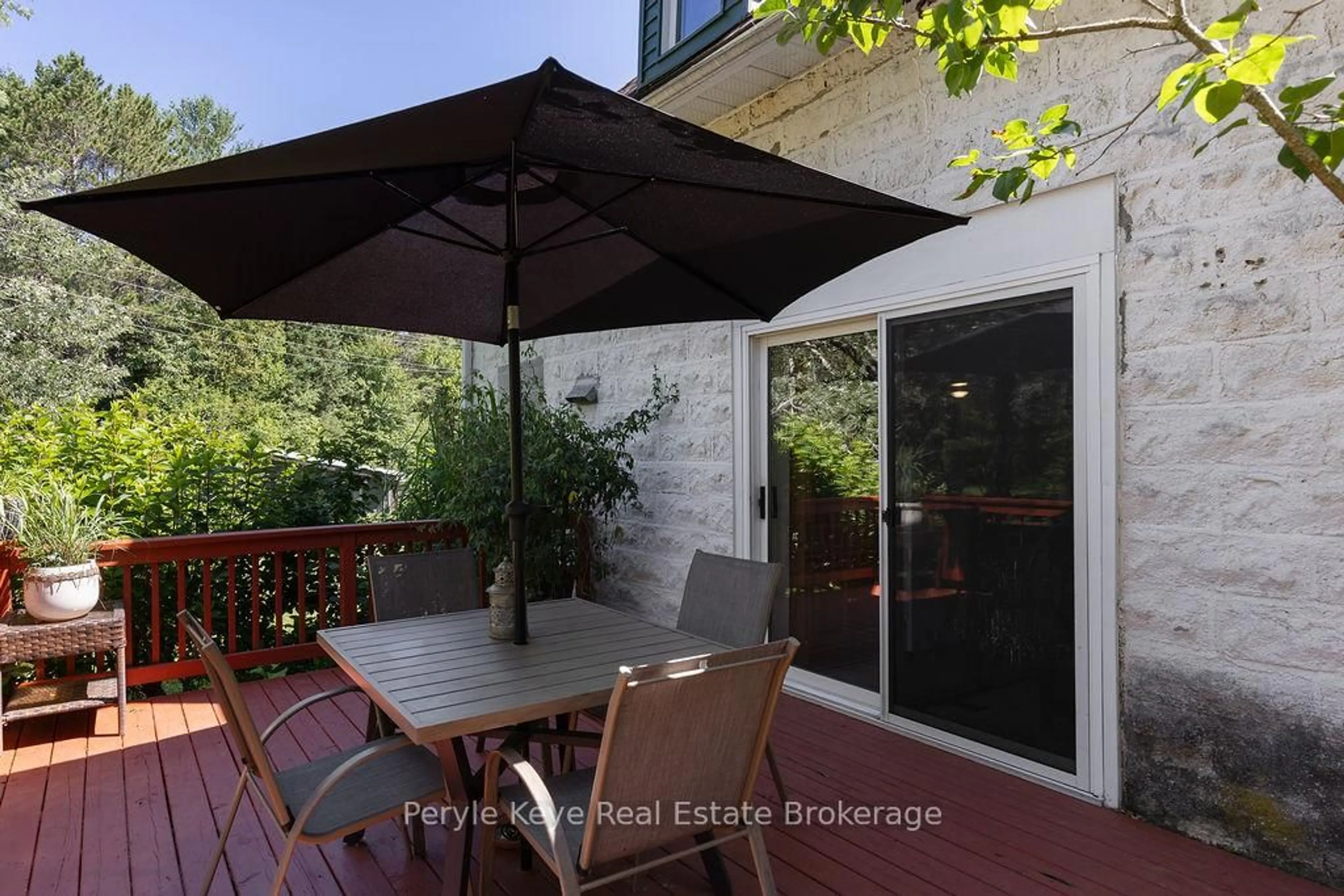 Patio, street for 2322 Old Muskoka Rd, Huntsville Ontario P0B 1M0