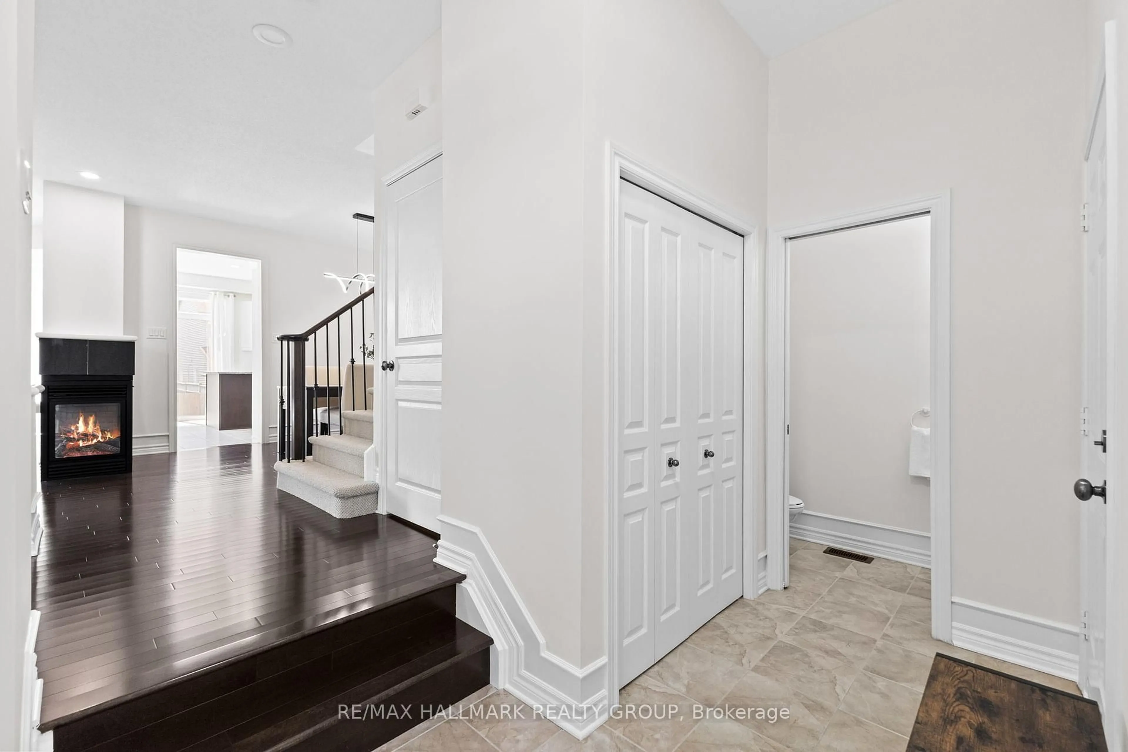 Indoor entryway for 161 Bridgestone Dr, Kanata Ontario K2M 2E3