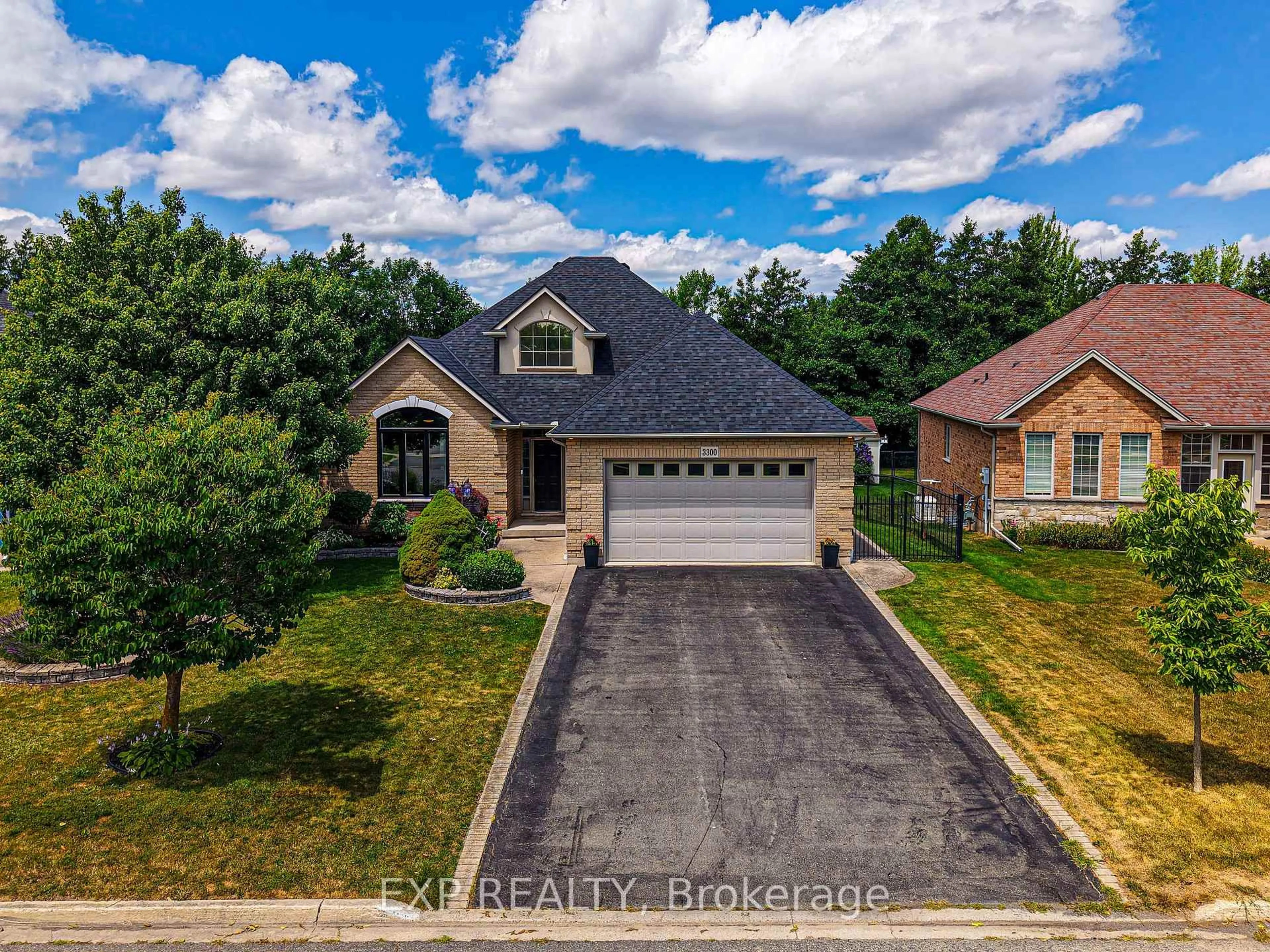 A pic from outside/outdoor area/front of a property/back of a property/a pic from drone, street for 3300 CHARLESTON Dr, Fort Erie Ontario L0S 1N0