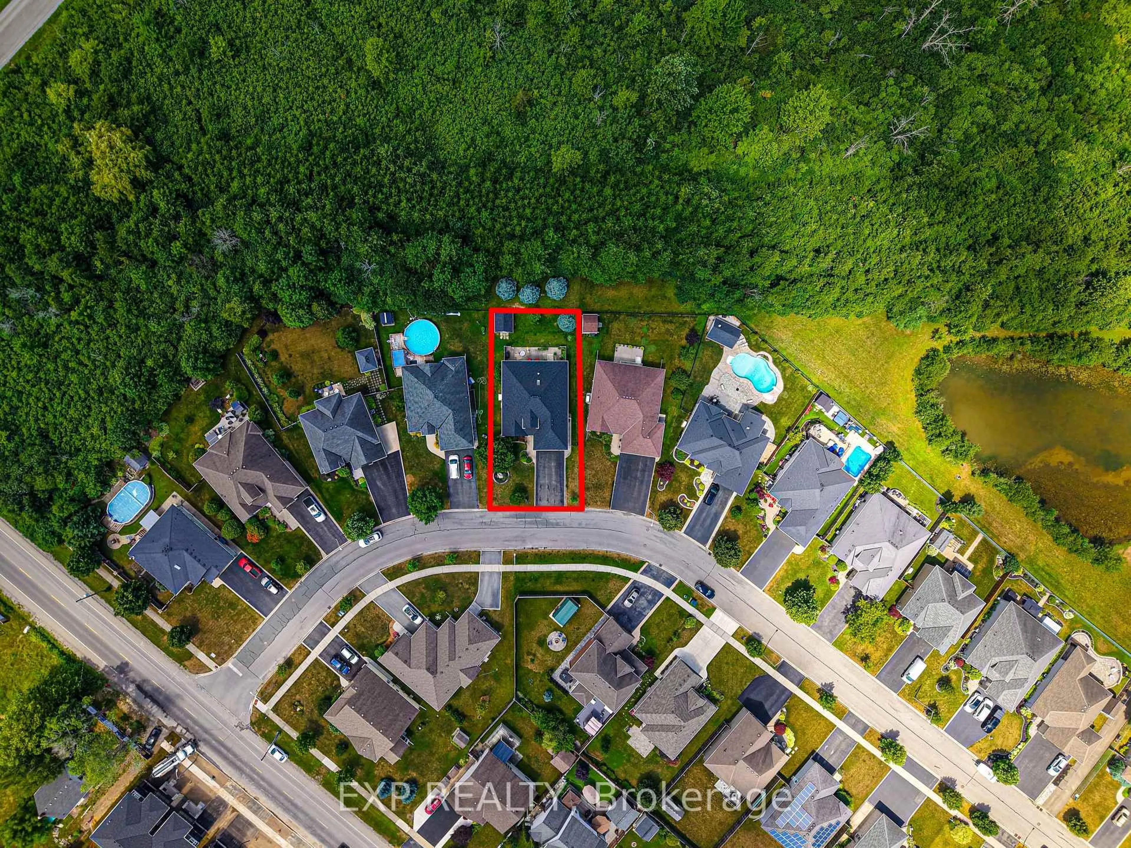 A pic from outside/outdoor area/front of a property/back of a property/a pic from drone, street for 3300 CHARLESTON Dr, Fort Erie Ontario L0S 1N0