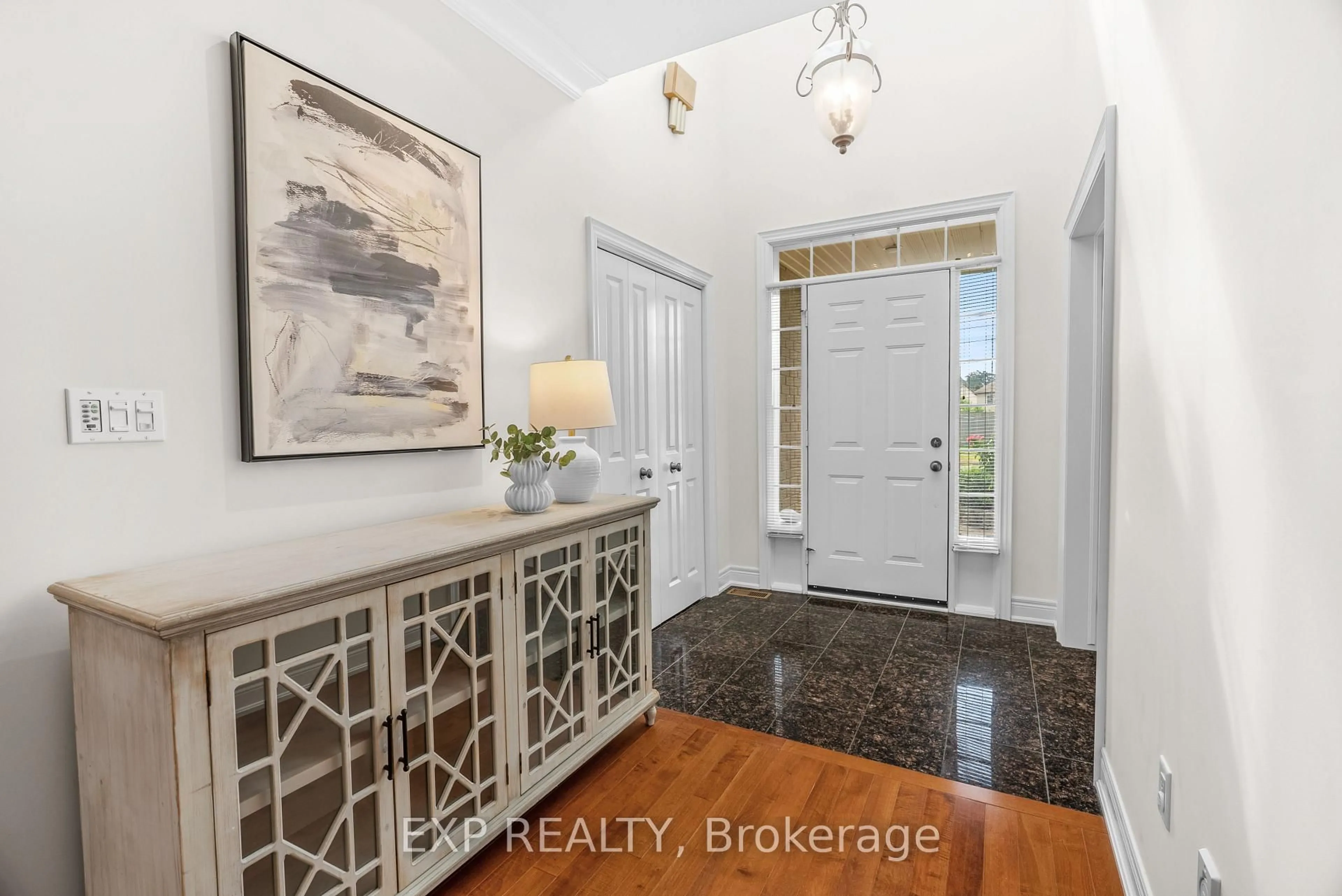 Indoor entryway for 3300 CHARLESTON Dr, Fort Erie Ontario L0S 1N0