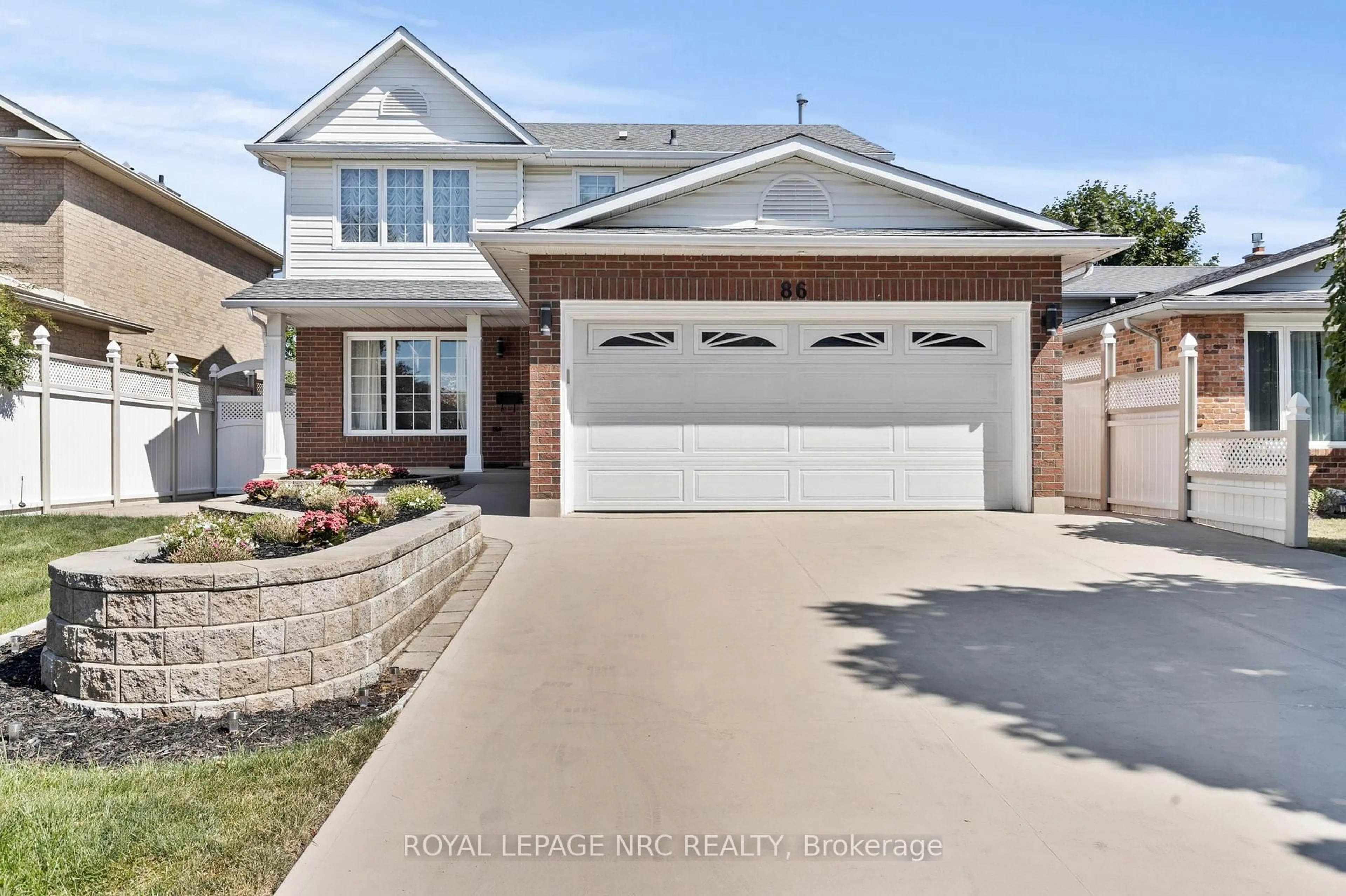 Home with vinyl exterior material, street for 86 Huntington Lane, St. Catharines Ontario L2S 3R6