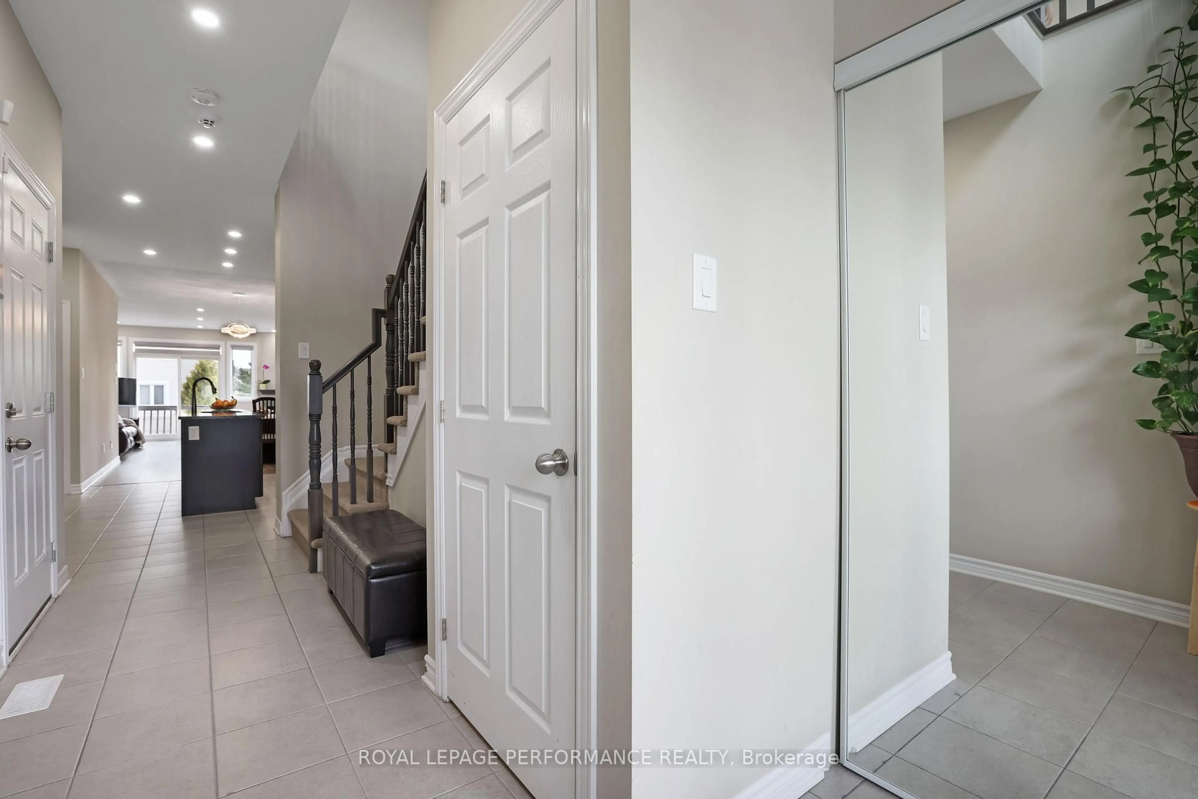 Indoor entryway for 10 Kinetic Way, Ottawa Ontario K2J 0C9