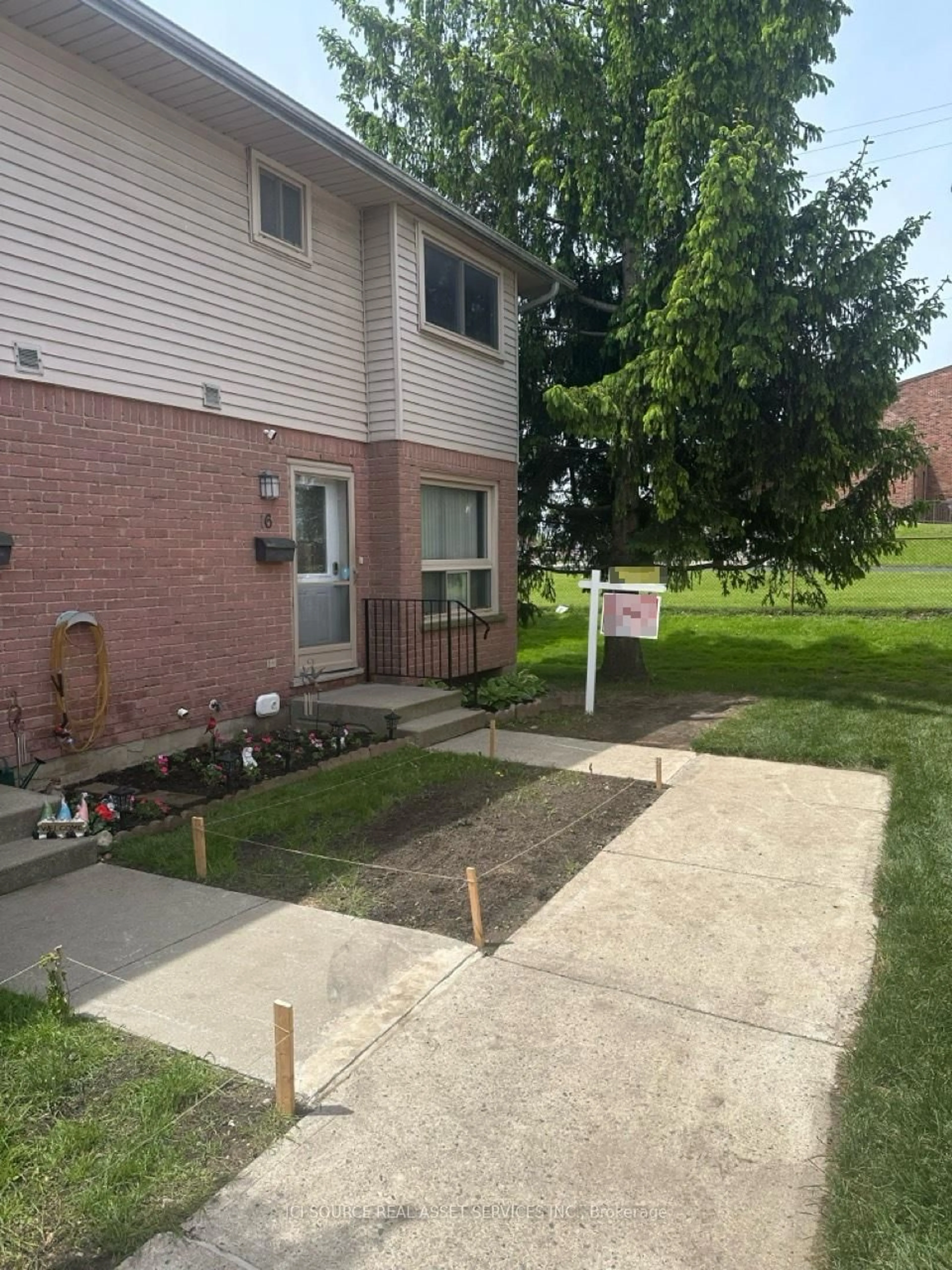 Patio, street for 75 Ansondale Rd #16, London South Ontario N6C 5W3