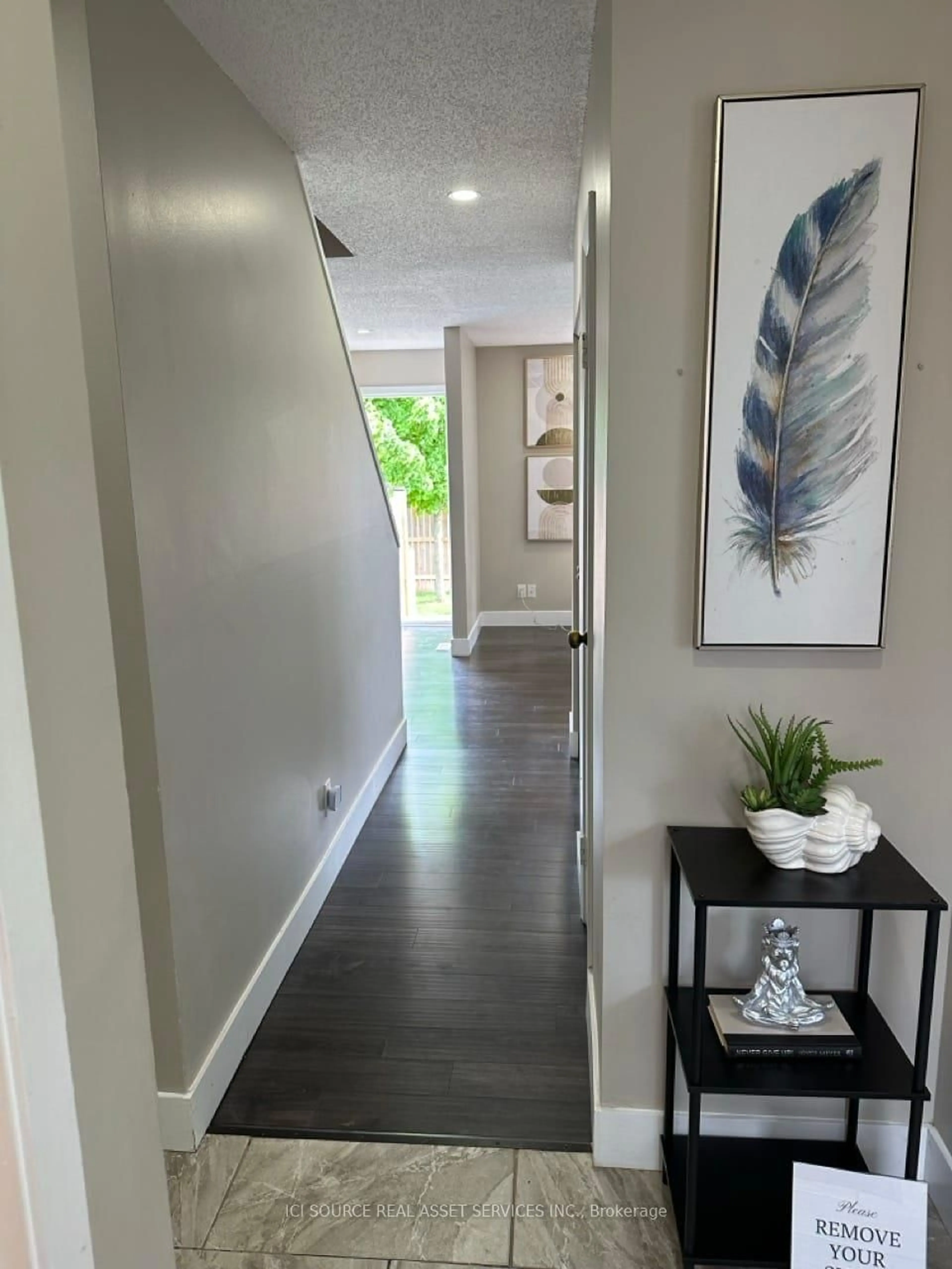 Indoor entryway for 75 Ansondale Rd #16, London South Ontario N6C 5W3