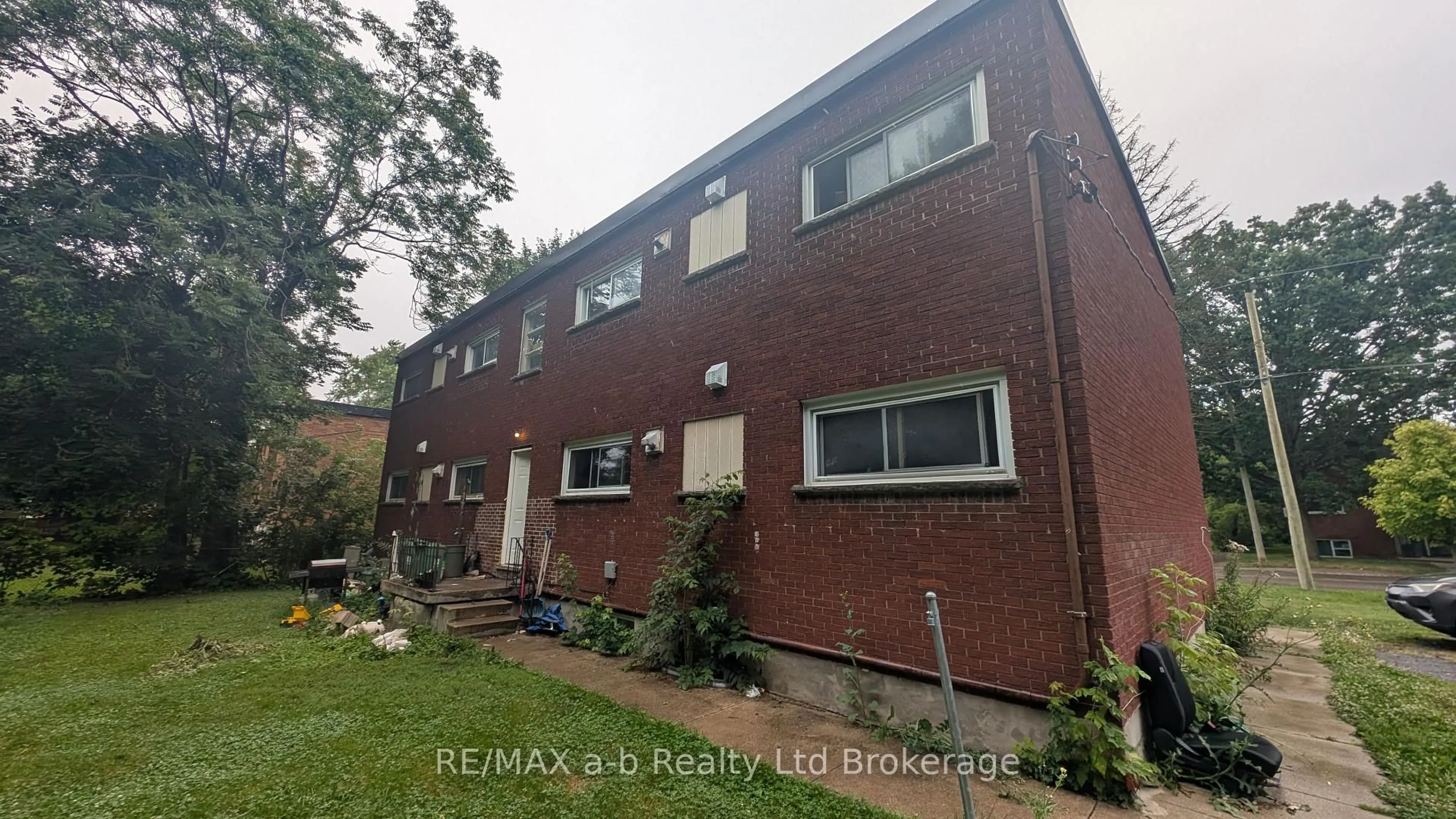 Home with brick exterior material, building for 91 King Edward Ave, London South Ontario N5Z 3S7