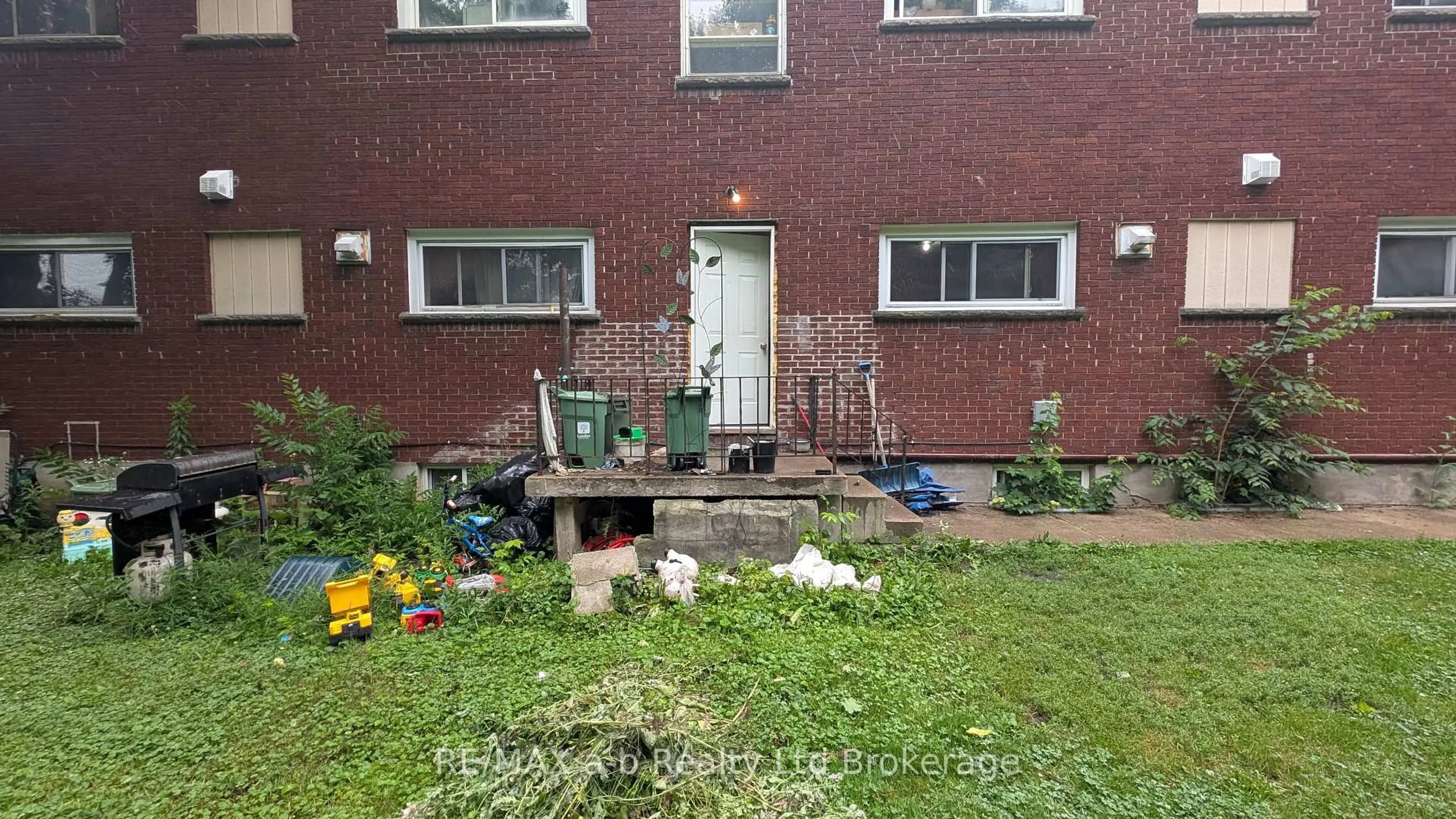 Patio, street for 91 King Edward Ave, London South Ontario N5Z 3S7