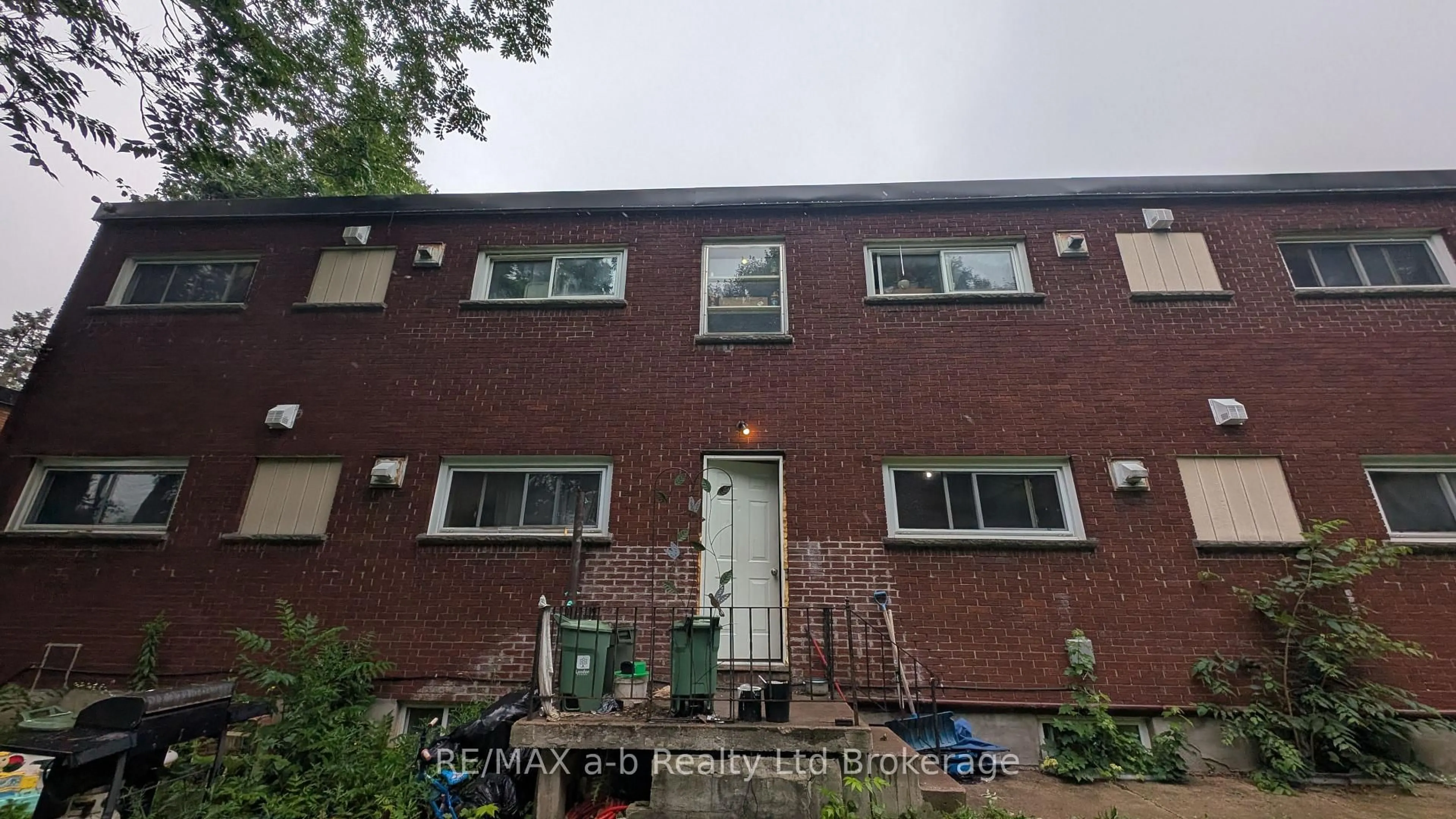 Home with brick exterior material, building for 91 King Edward Ave, London South Ontario N5Z 3S7