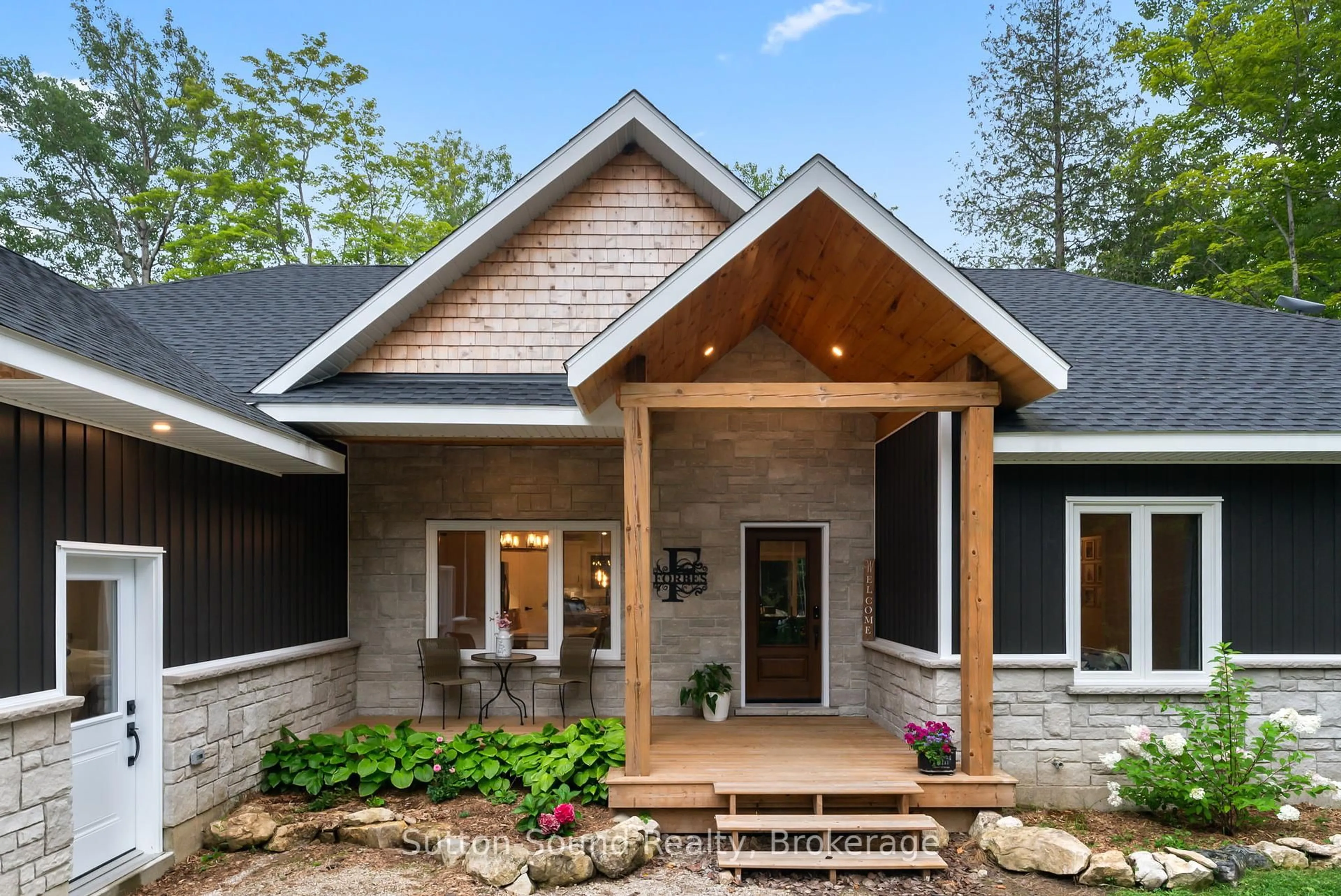 Home with brick exterior material, mountain view for 668 Bruce Road 9 Rd, South Bruce Peninsula Ontario N0H 2T0
