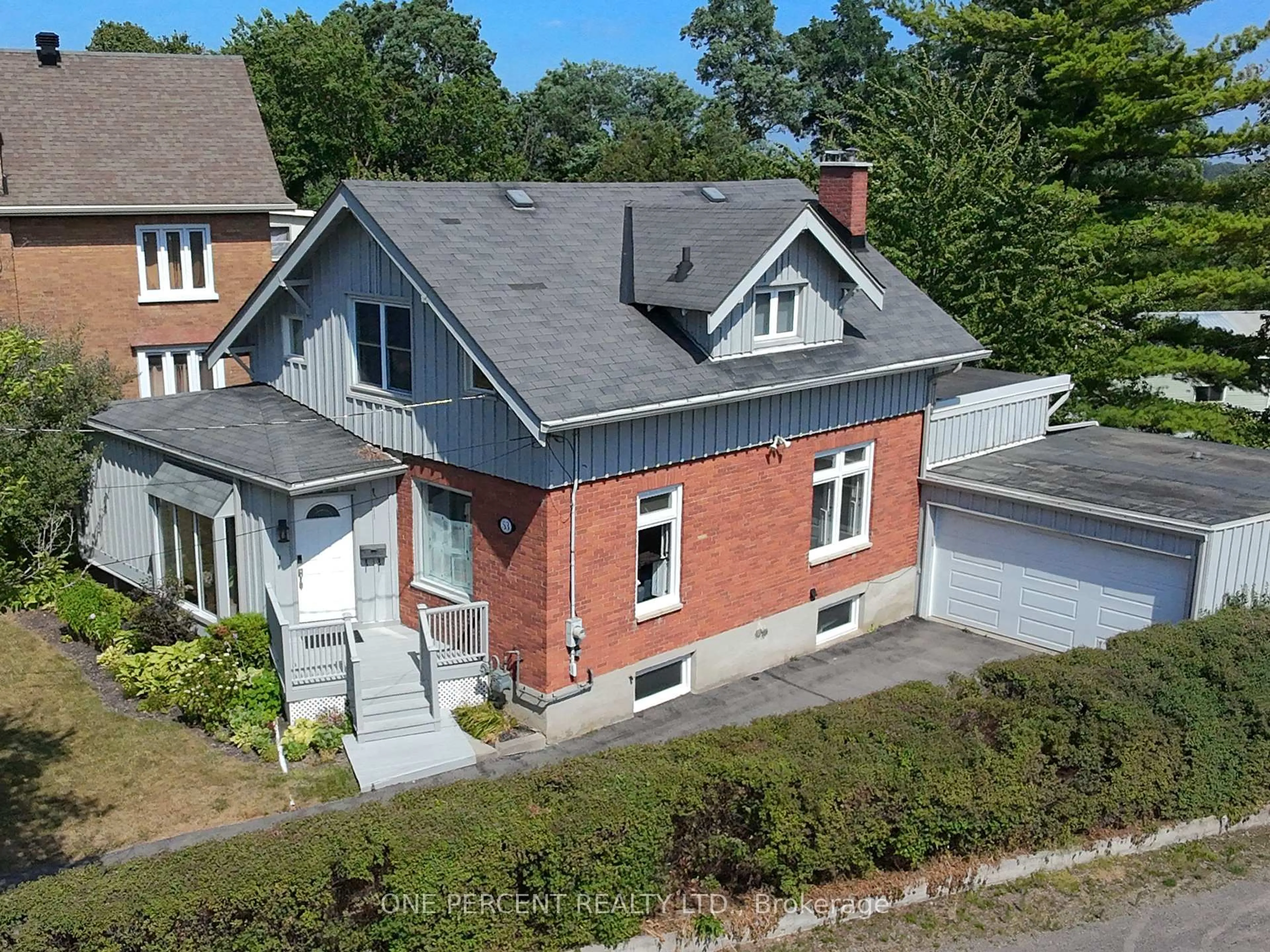 A pic from outside/outdoor area/front of a property/back of a property/a pic from drone, building for 53 HIGHLAND Ave, Belleville Ontario K8P 3R2