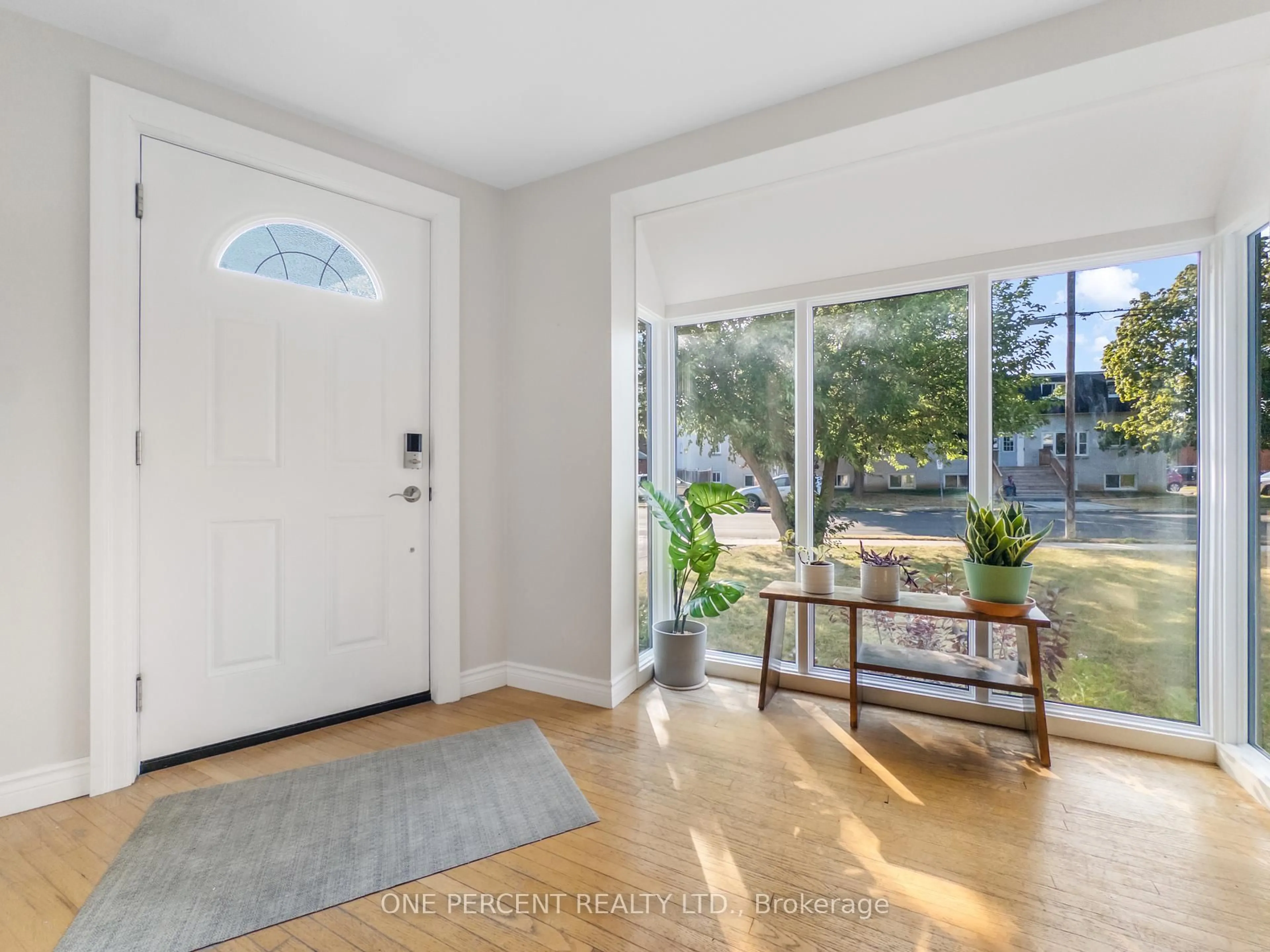 Indoor entryway for 53 HIGHLAND Ave, Belleville Ontario K8P 3R2