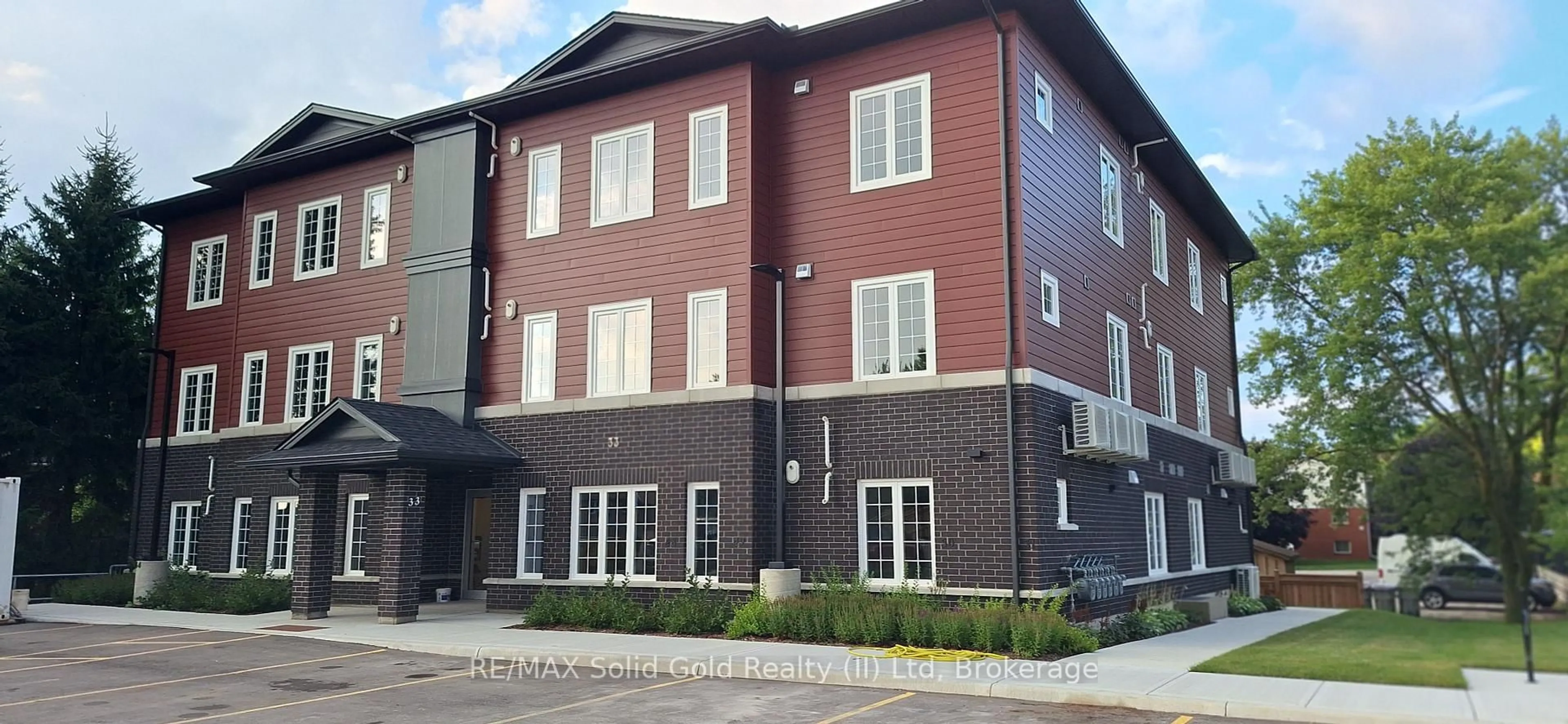 Patio, building for 33 Murray Crt #8, Perth East Ontario N0K 1M0