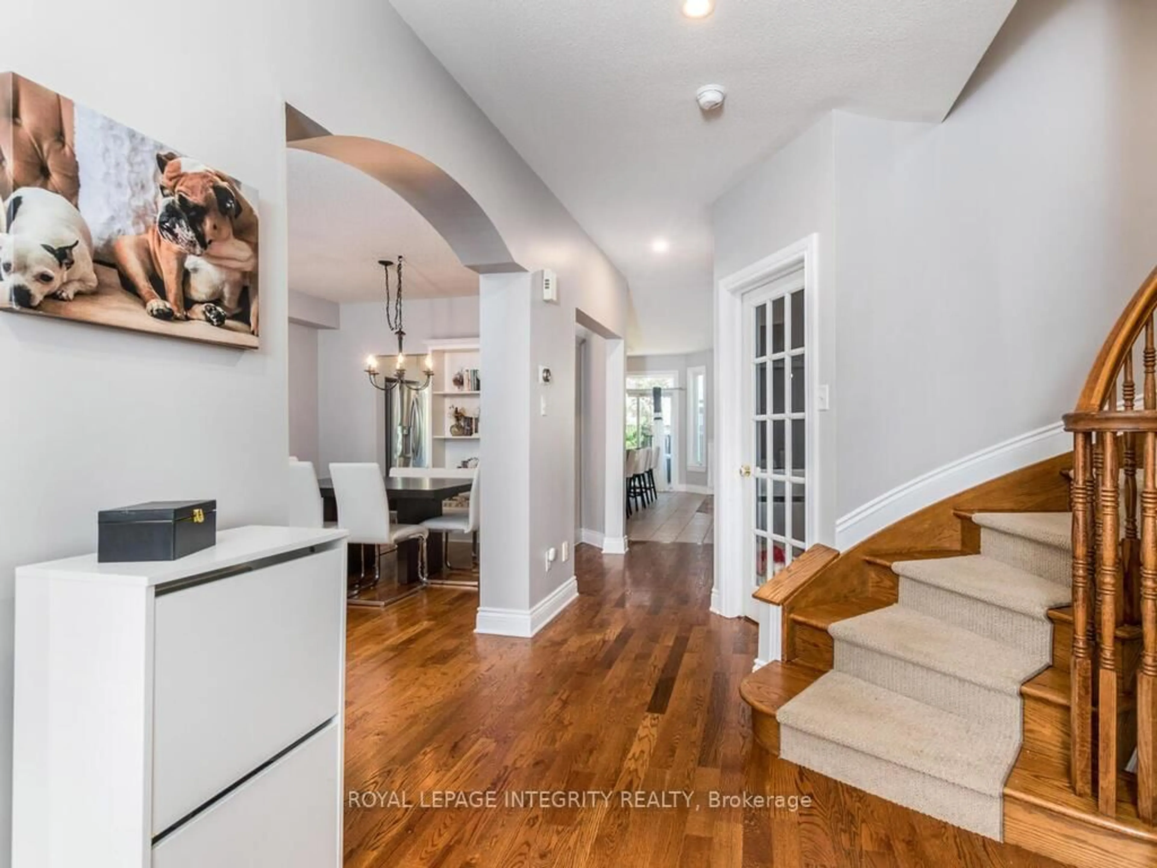 Indoor entryway for 59 Friendly Cres, Ottawa Ontario K2S 2B6