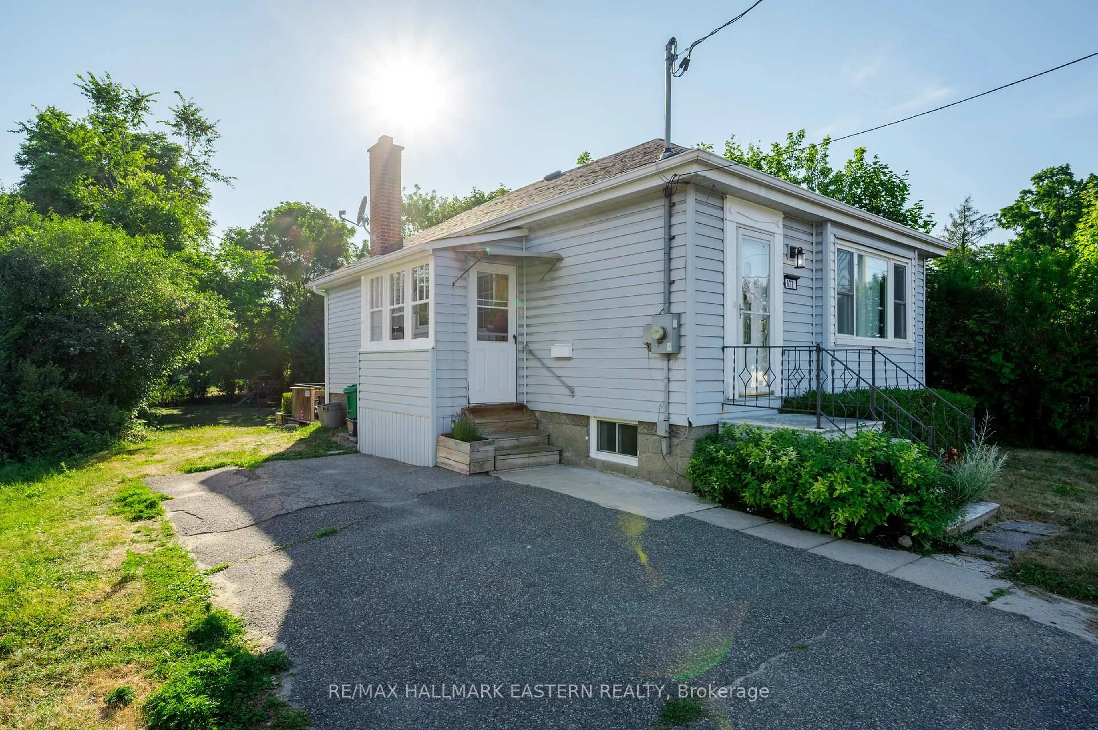 A pic from outside/outdoor area/front of a property/back of a property/a pic from drone, street for 677 Armour Rd, Peterborough East Ontario K9H 1Z5