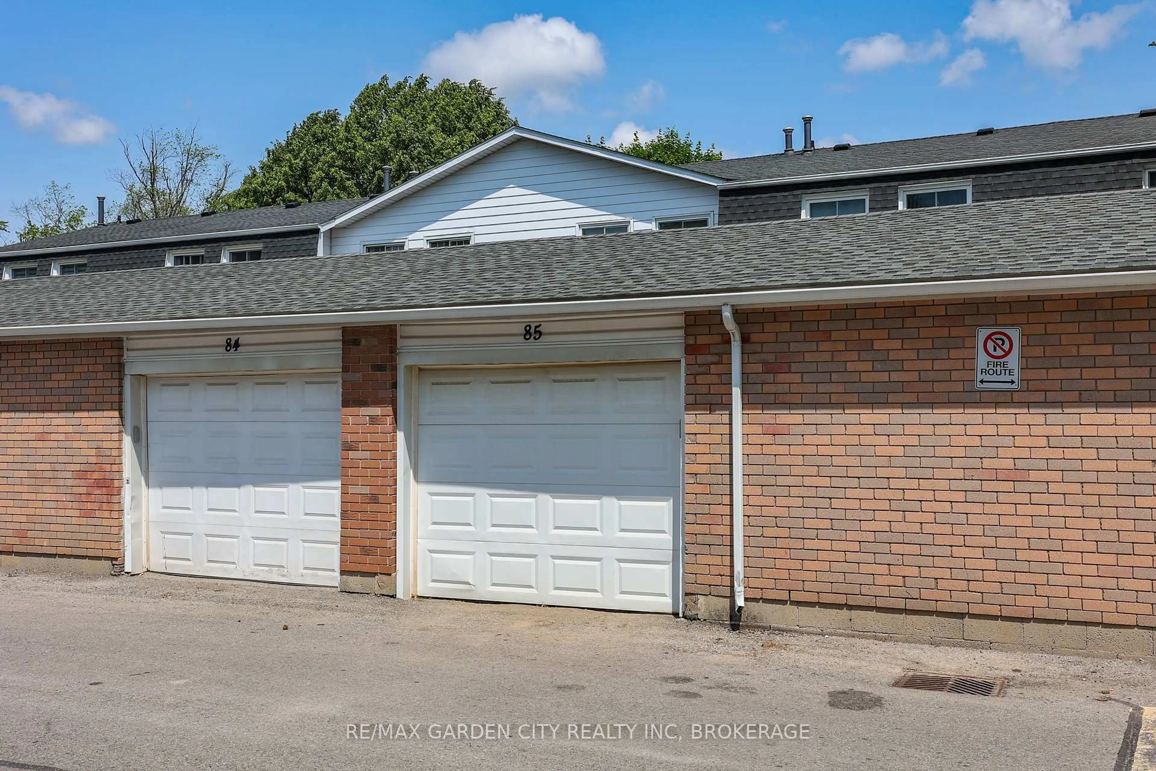 Indoor garage for 185 Denistoun St #85, Welland Ontario L3C 6J6