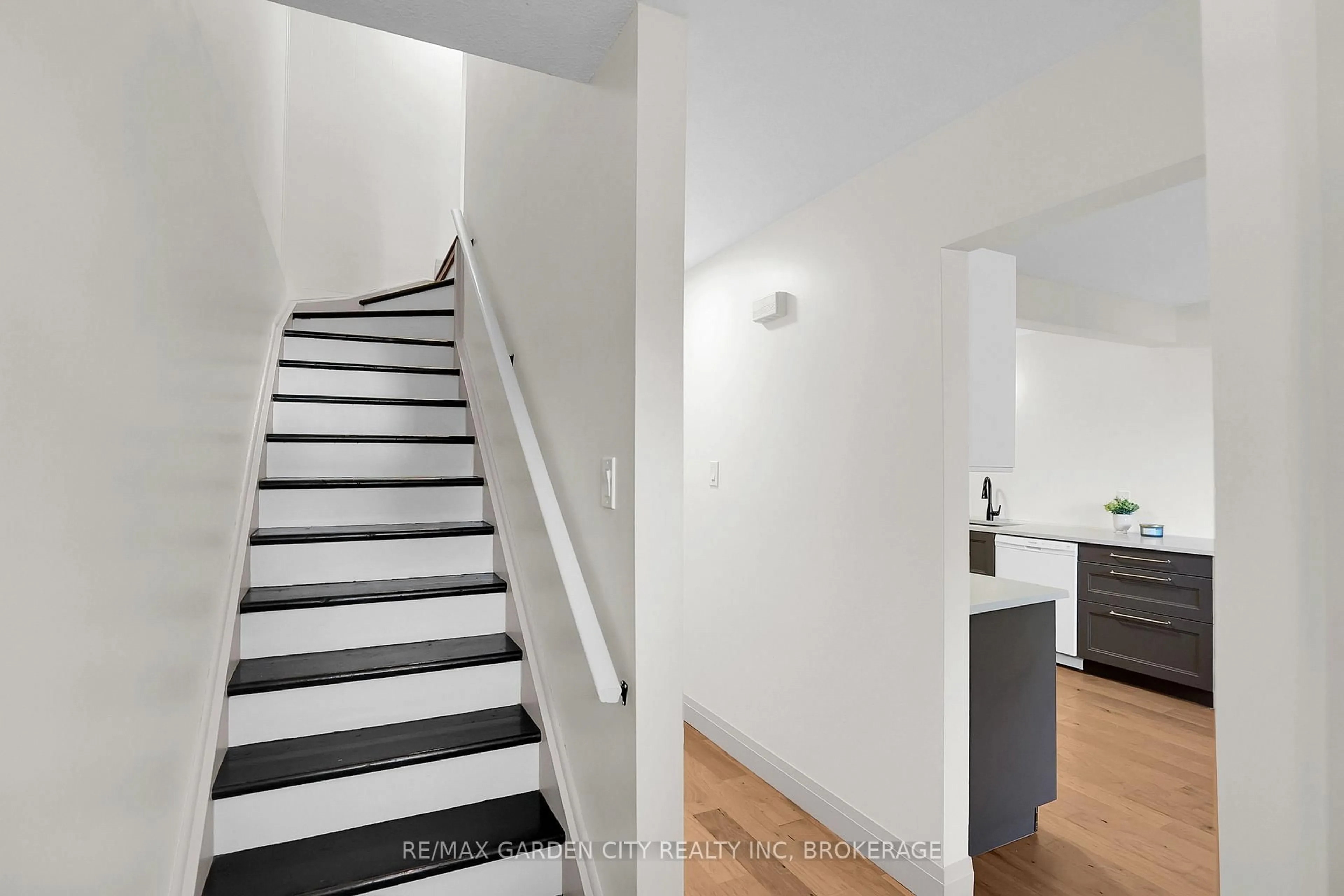 Stairs for 185 Denistoun St #85, Welland Ontario L3C 6J6