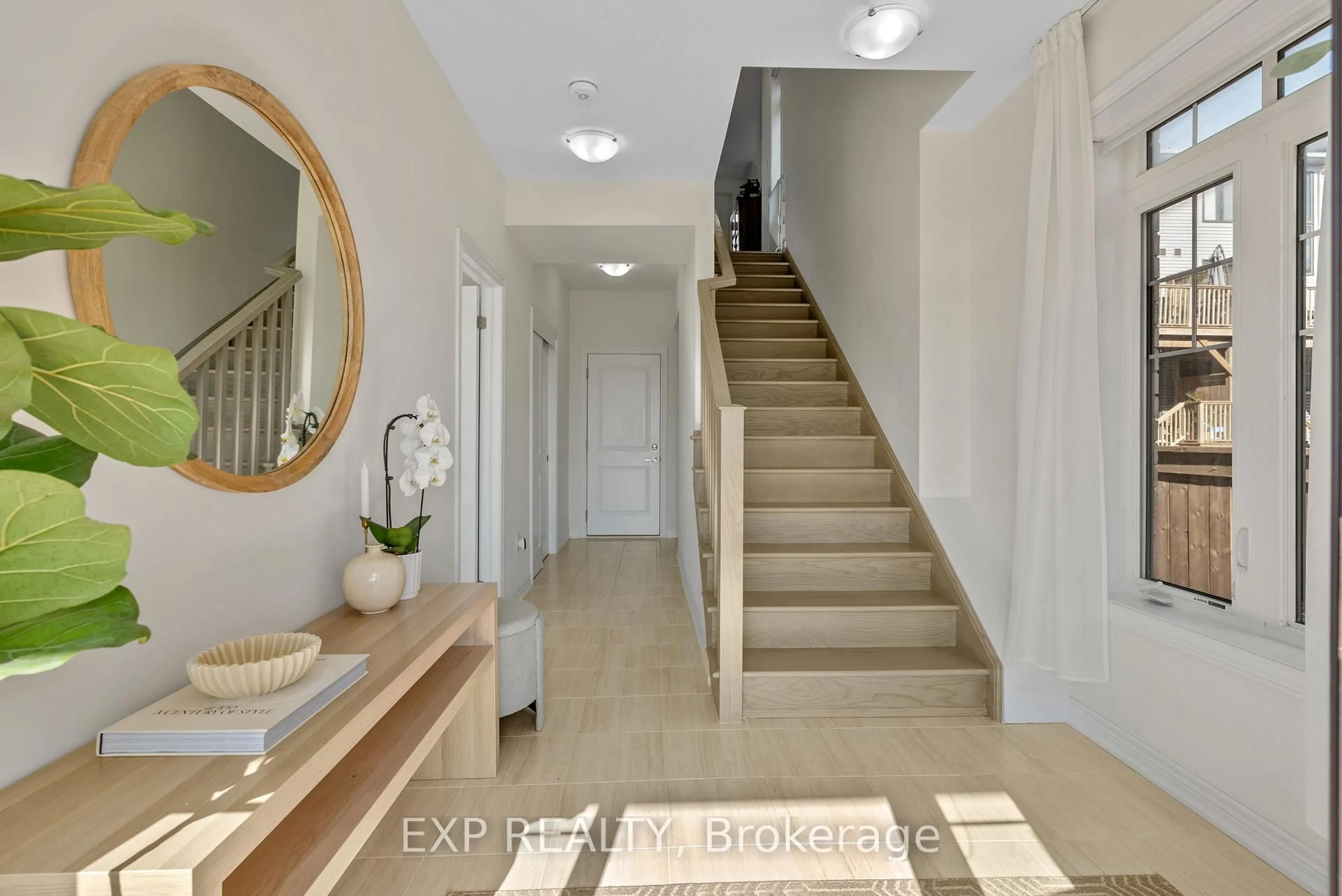 Indoor entryway for 10 Birmingham Dr #18, Cambridge Ontario N1R 0C6