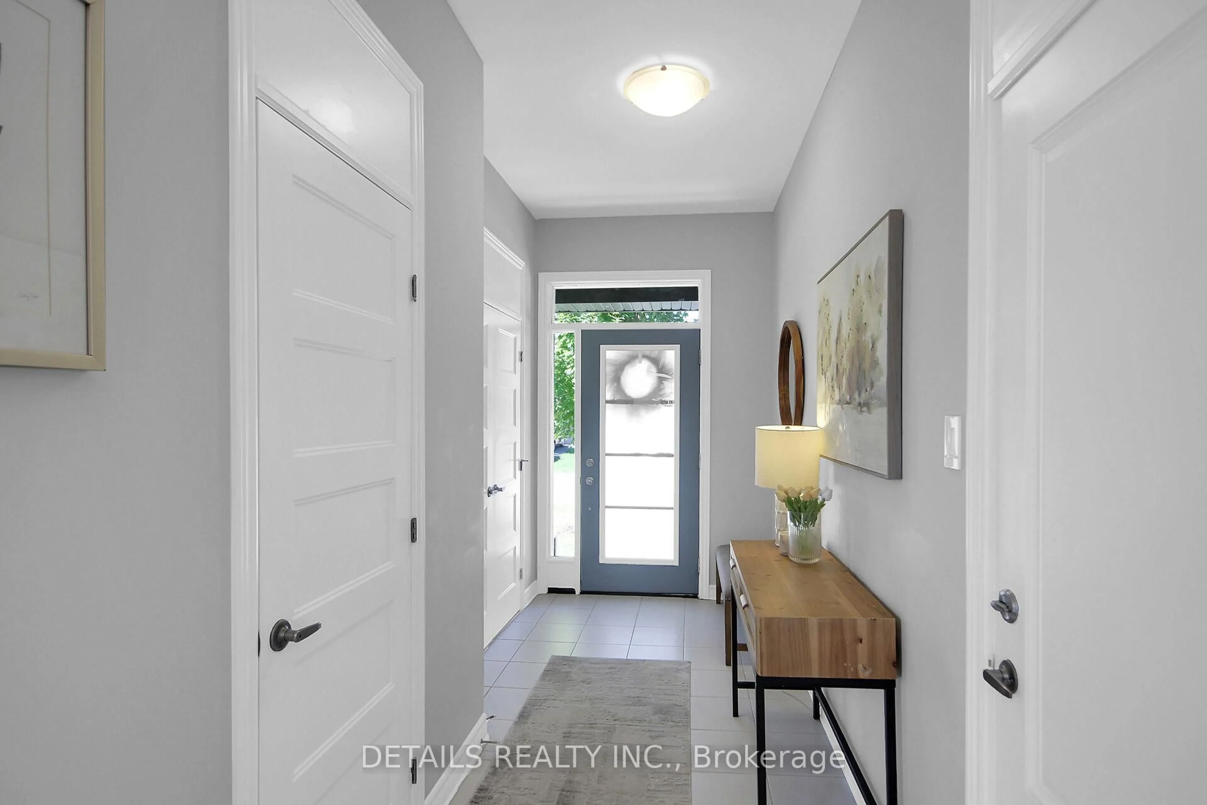 Indoor entryway for 30 Ducanville St, Russell Ontario K4R 0E8