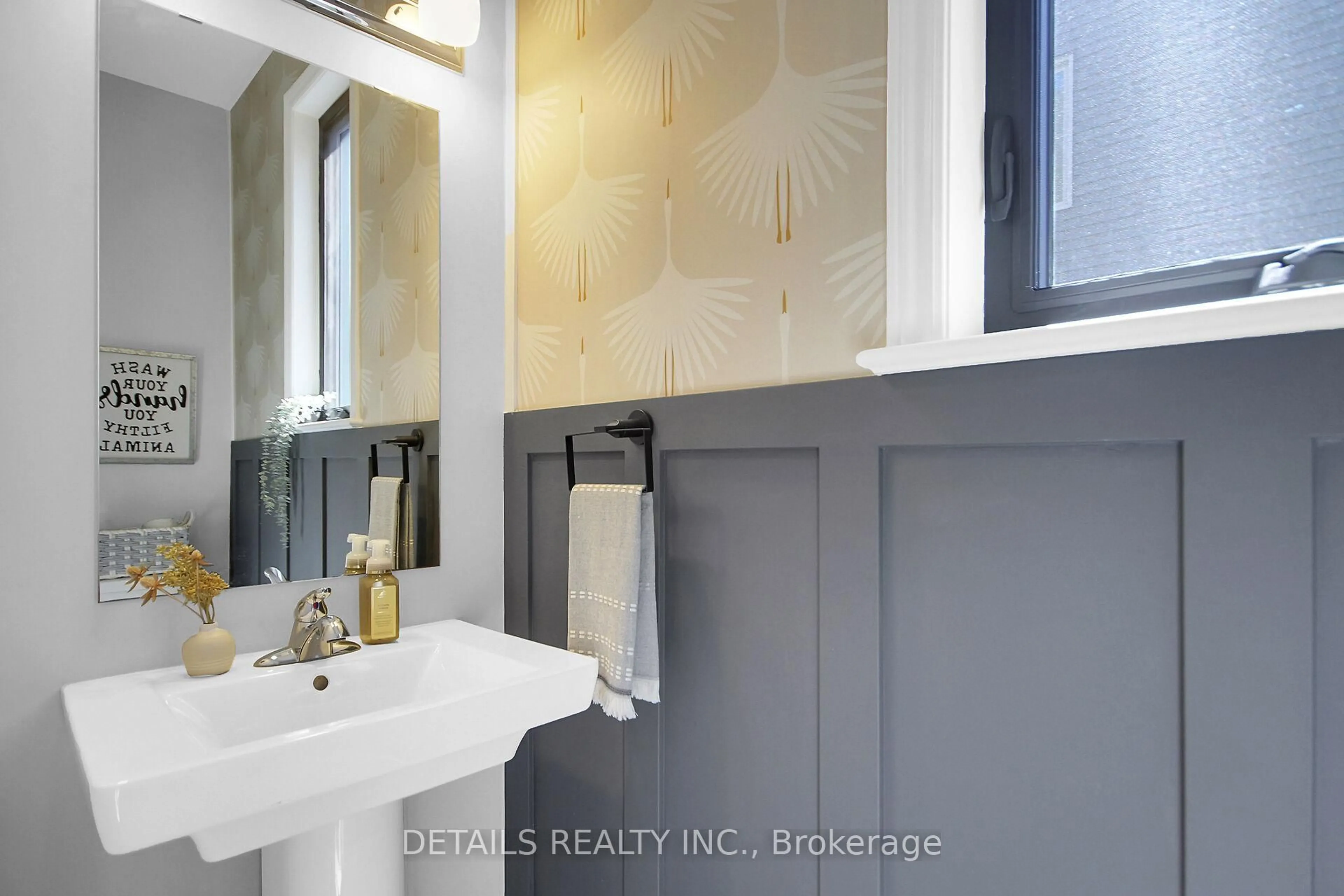 Contemporary bathroom, ceramic/tile floor for 30 Ducanville St, Russell Ontario K4R 0E8