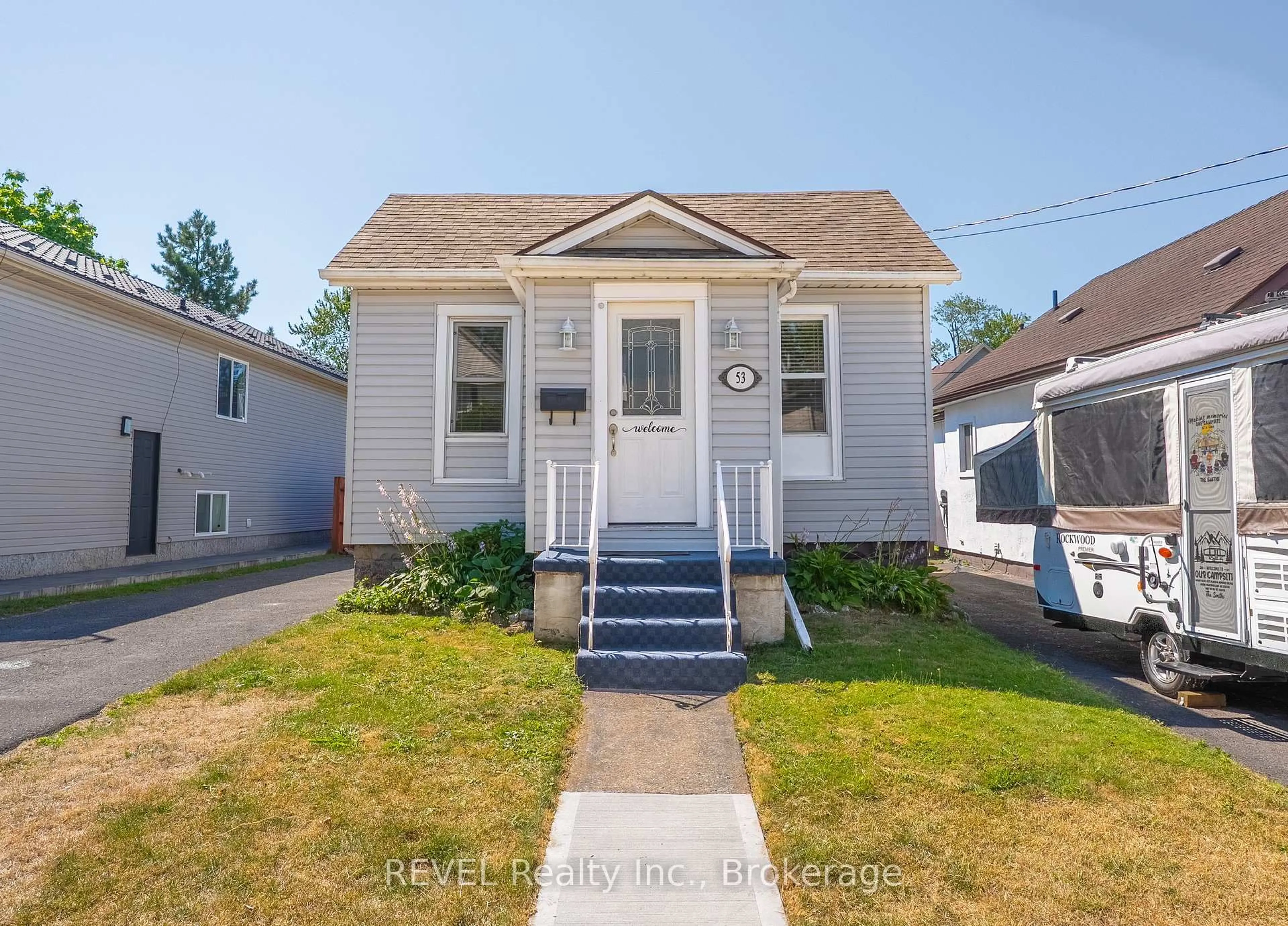 Home with vinyl exterior material, street for 53 Randolph St, Welland Ontario L3B 4C3