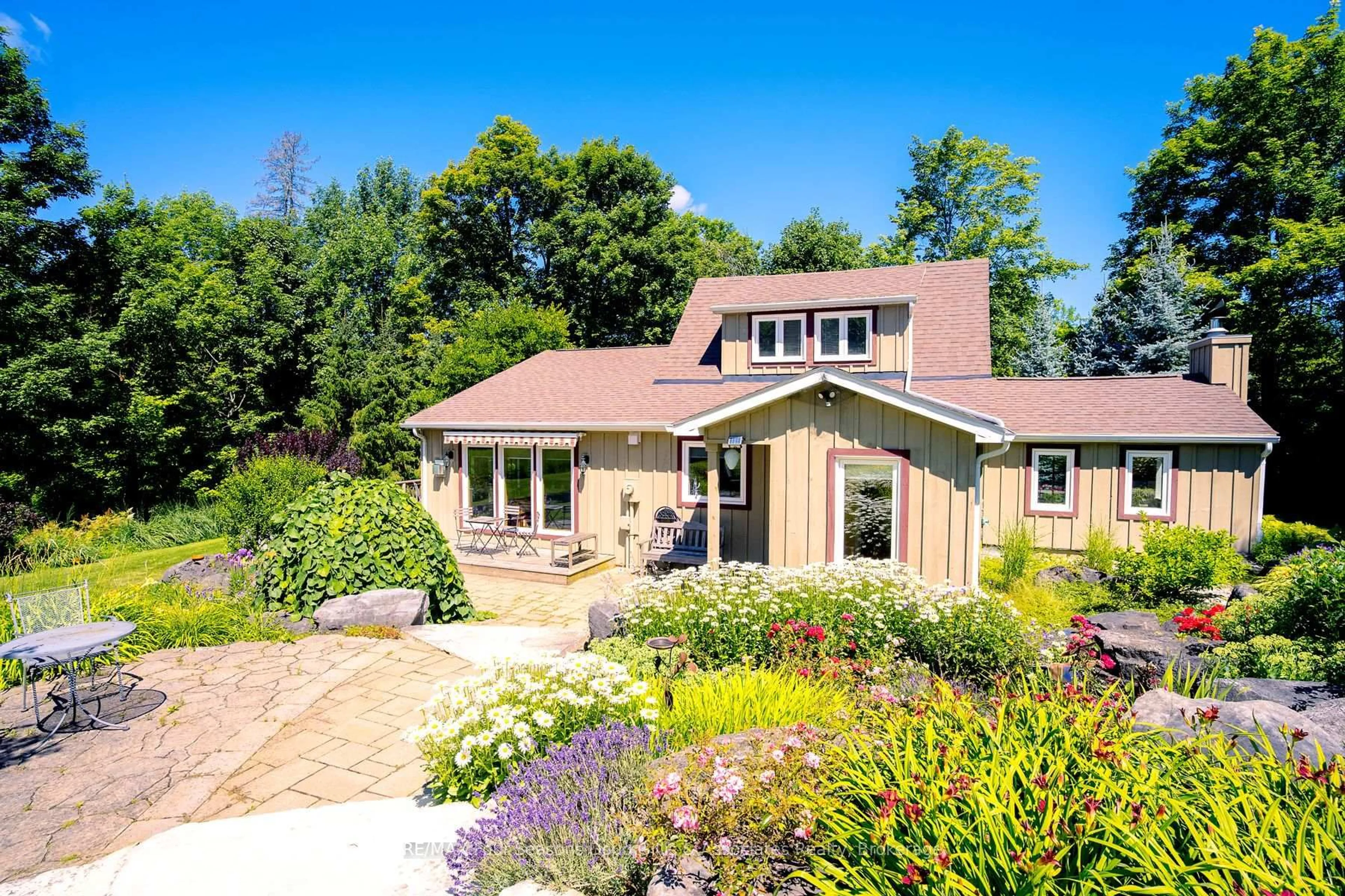 A pic from outside/outdoor area/front of a property/back of a property/a pic from drone, unknown for 546287 4B Sdrd, Grey Highlands Ontario N0C 1G0