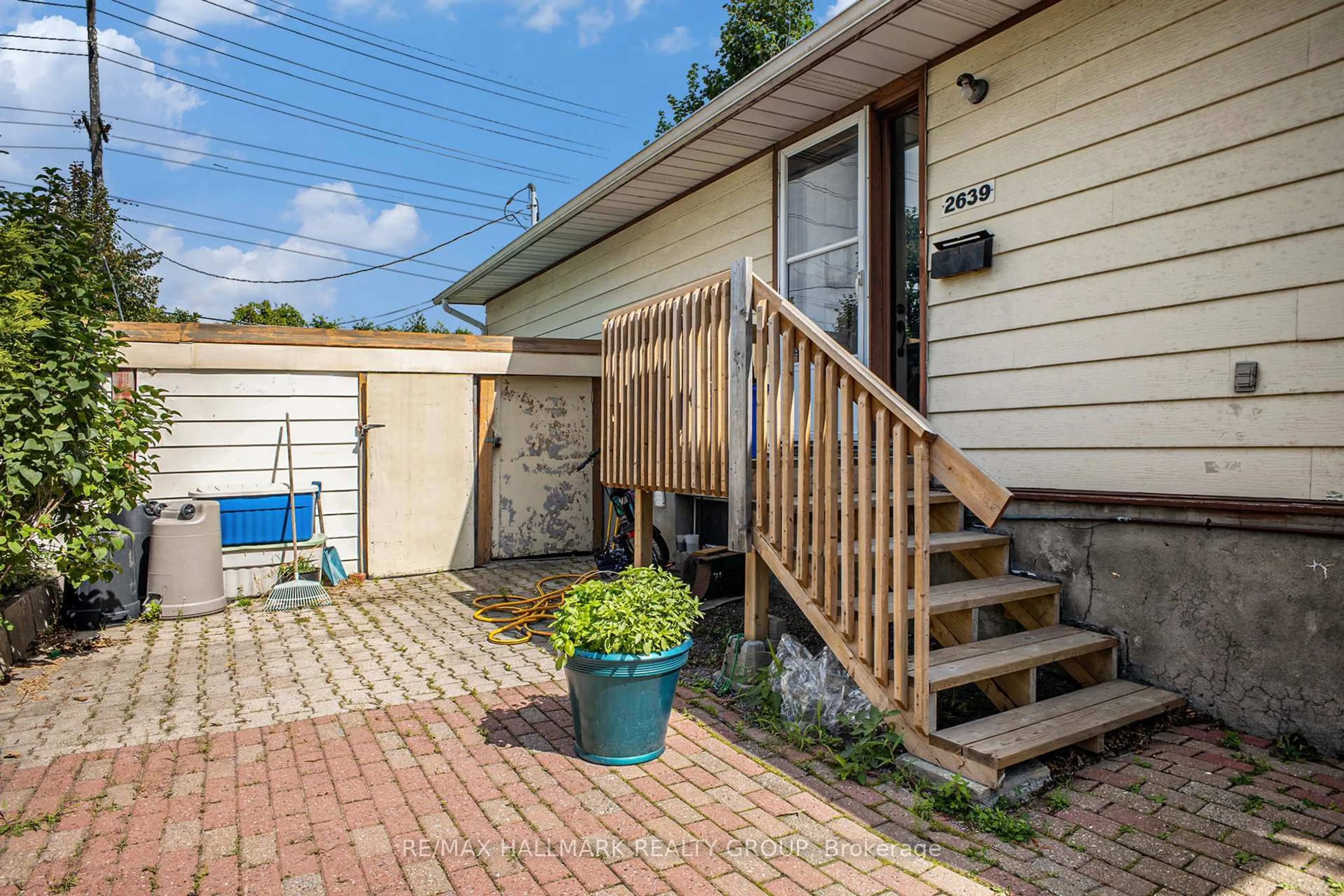 Patio, street for 2639 Ayers Ave, Ottawa Ontario K1V 7W7