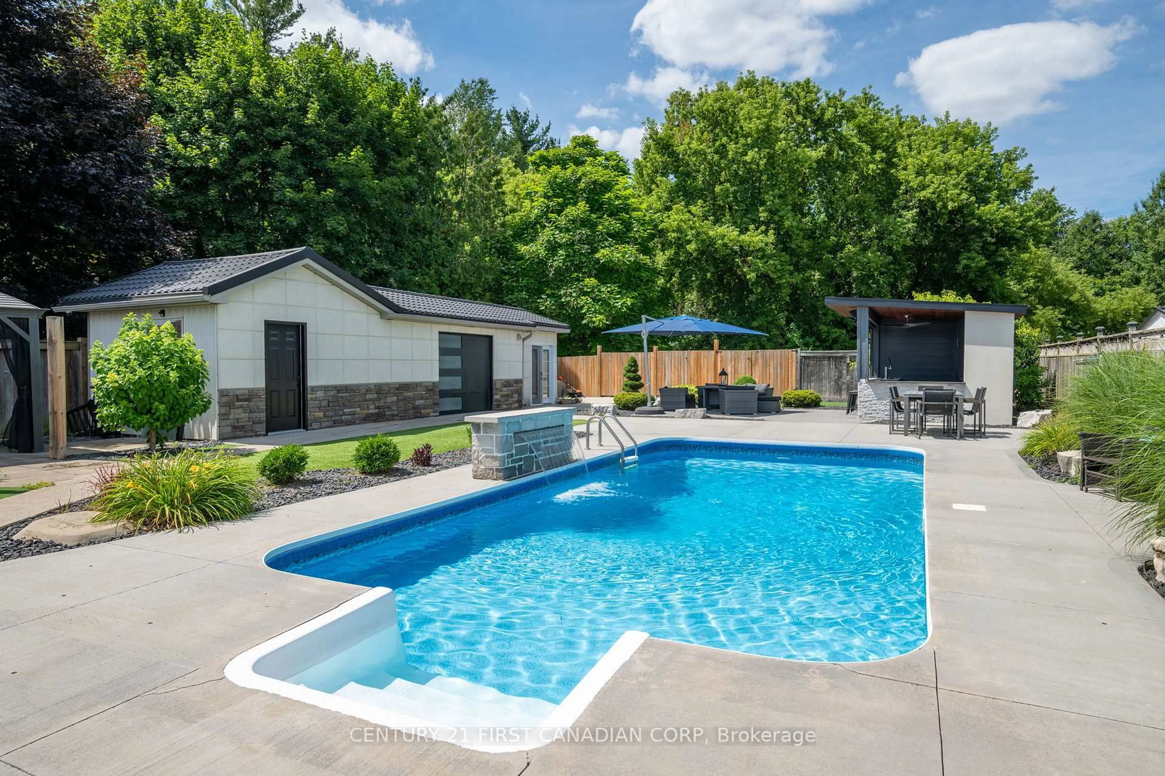 Pool for 1610 Gore Rd, London East Ontario N5W 1T8