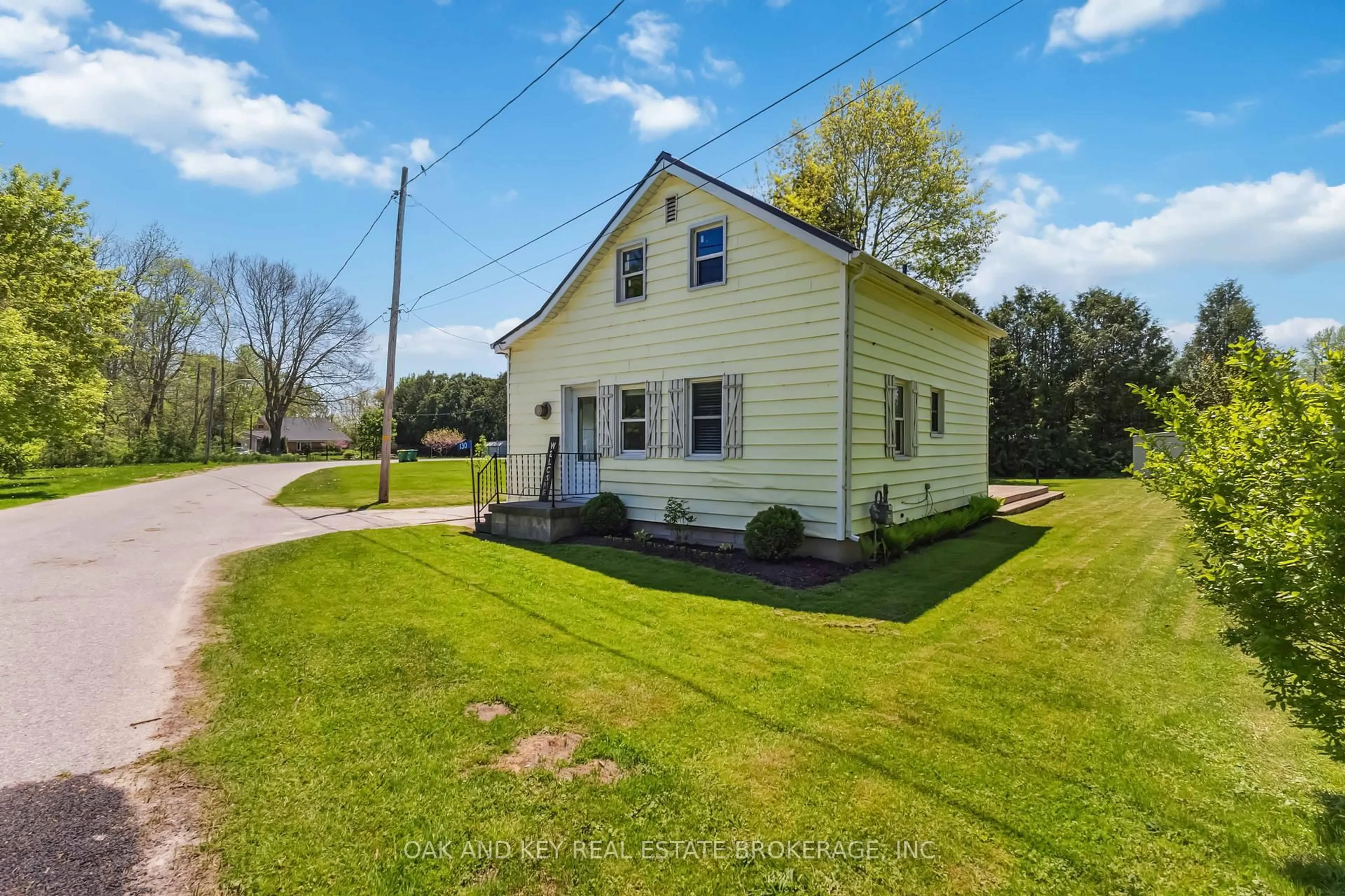 A pic from outside/outdoor area/front of a property/back of a property/a pic from drone, unknown for 130 Wellington St, Southwest Middlesex Ontario N0L 2N0