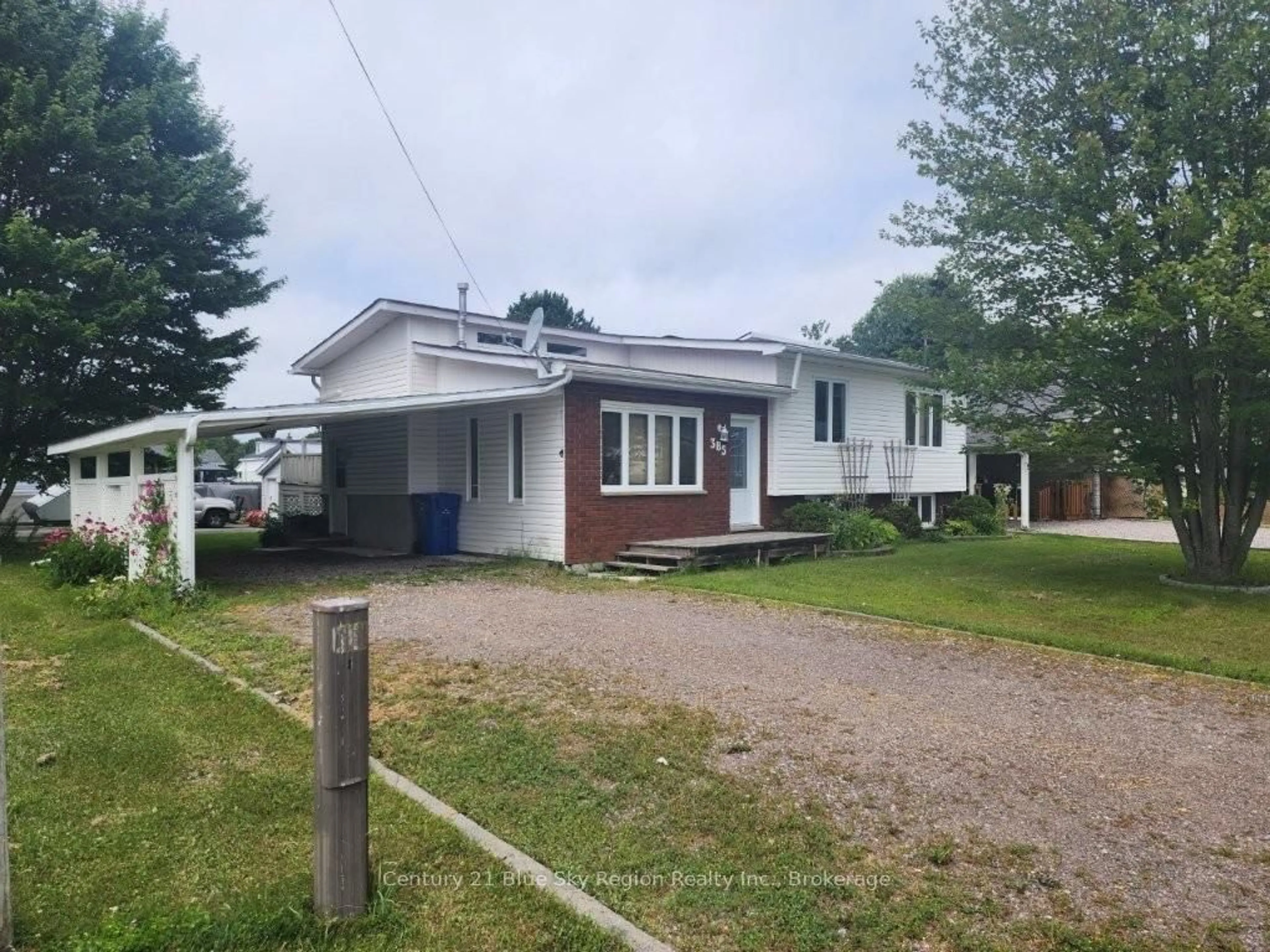 A pic from outside/outdoor area/front of a property/back of a property/a pic from drone, street for 385 Ouellette Cres, West Nipissing Ontario P2B 3G4