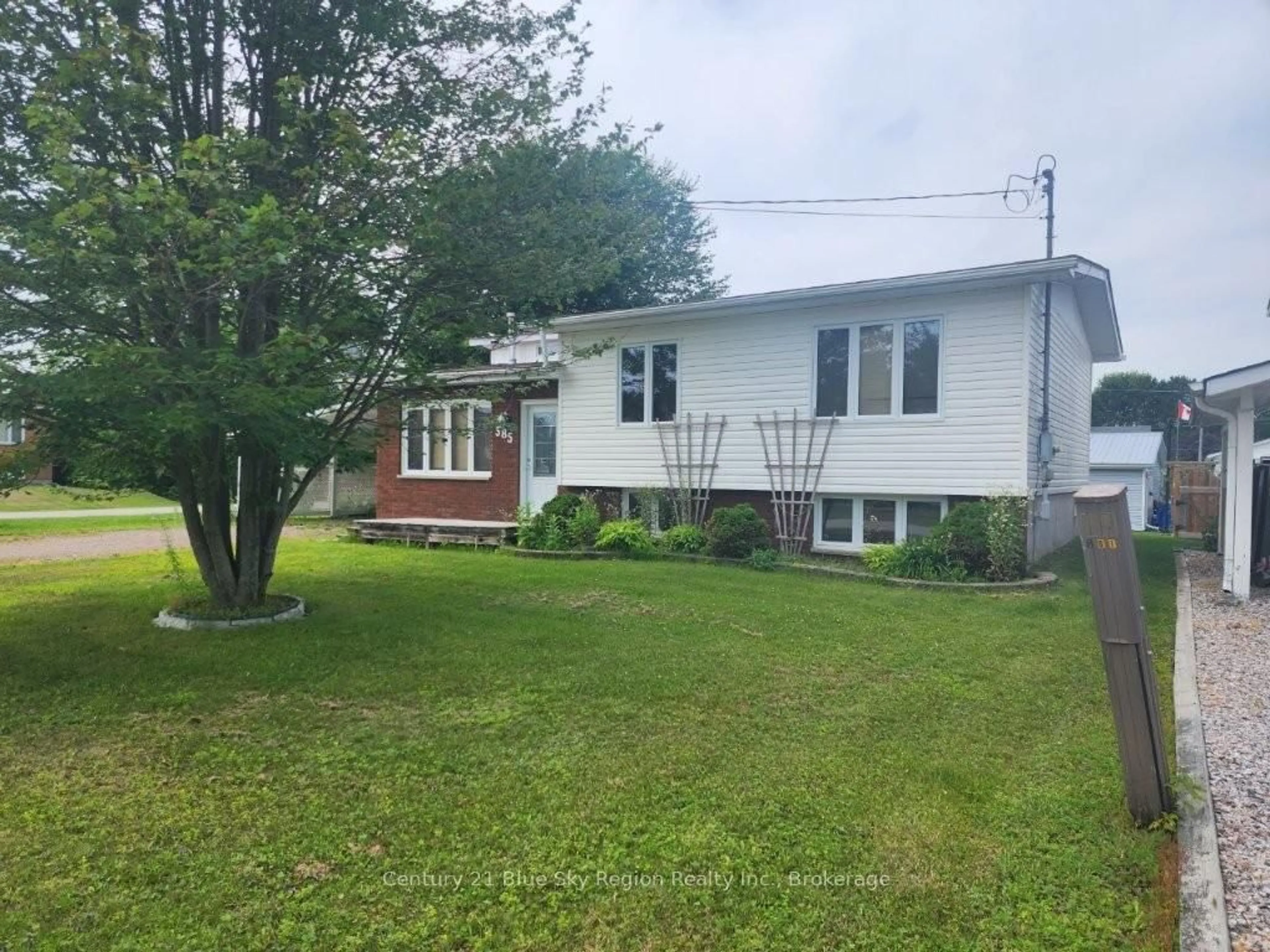 A pic from outside/outdoor area/front of a property/back of a property/a pic from drone, unknown for 385 Ouellette Cres, West Nipissing Ontario P2B 3G4