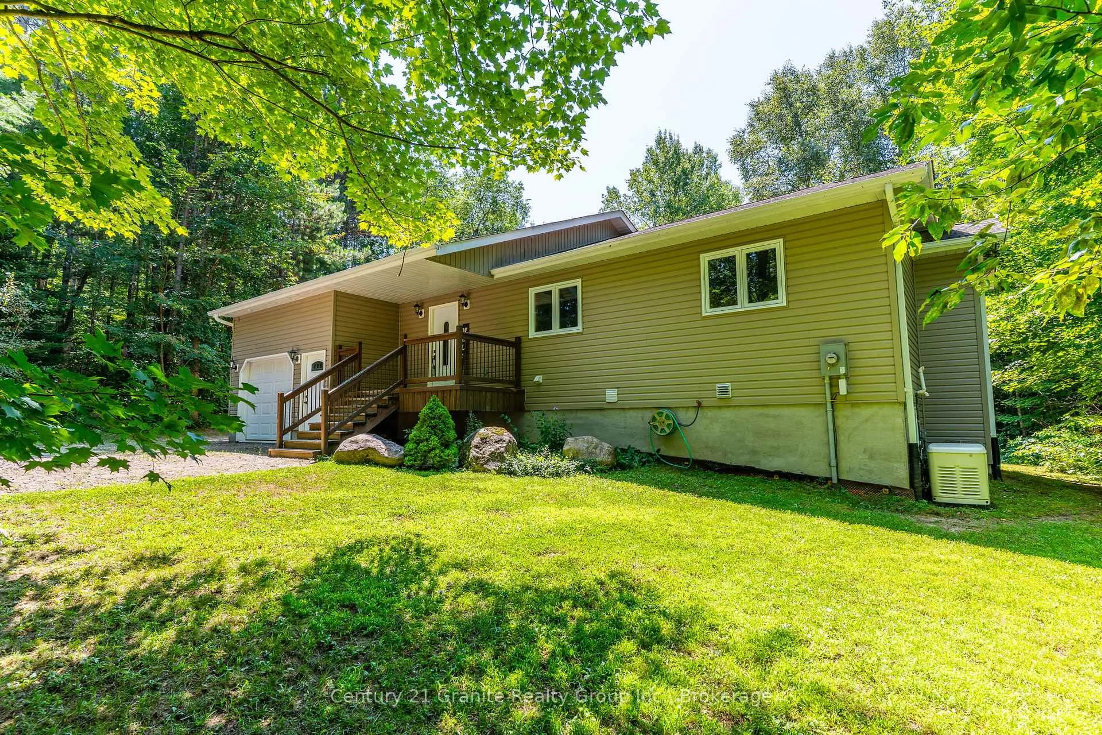 Home with vinyl exterior material, unknown for 1012 Redner Rd, Algonquin Highlands Ontario K0M 1S0
