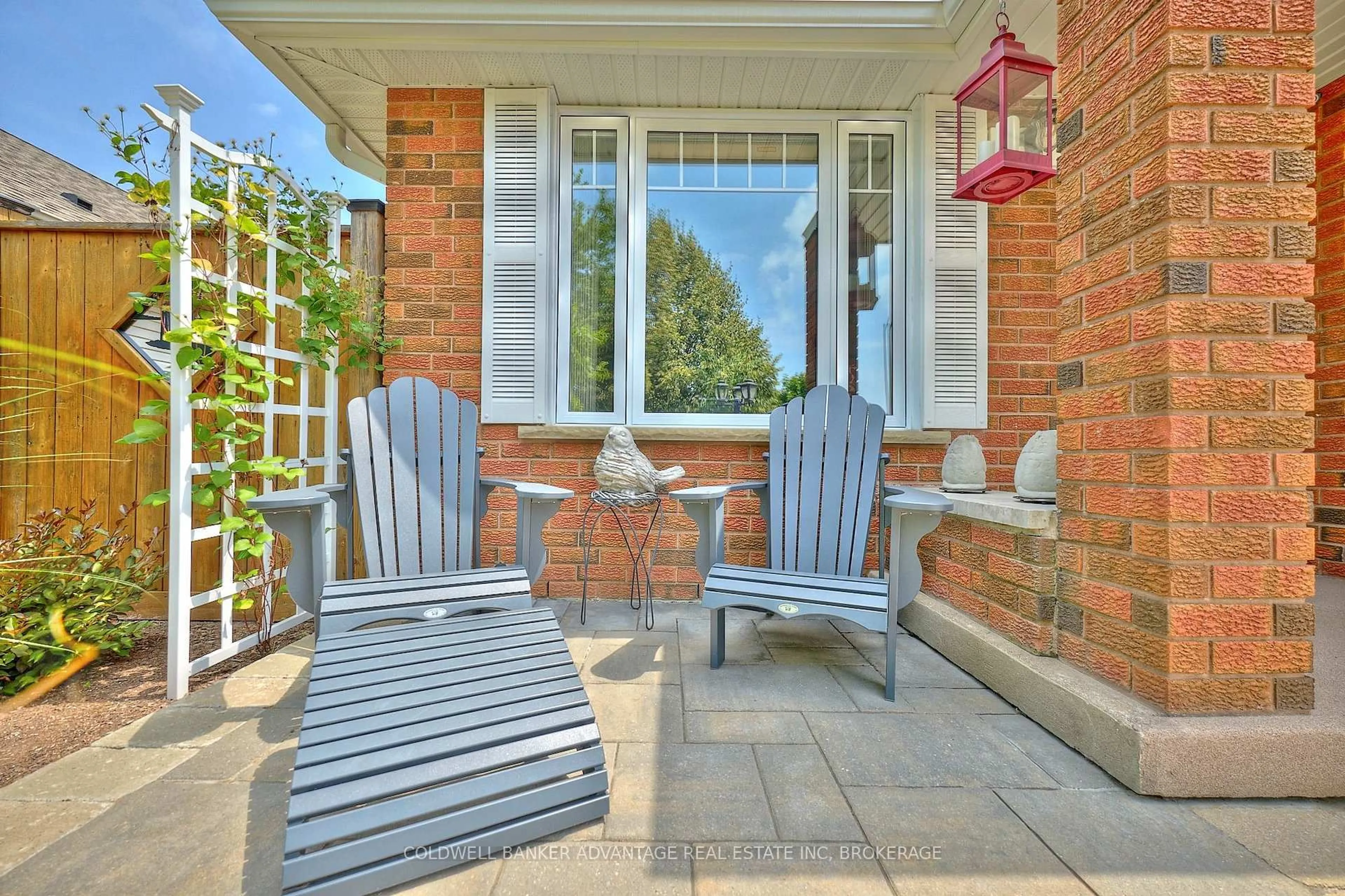 Patio, street for 33 Tanner Dr, Pelham Ontario L0S 1E4