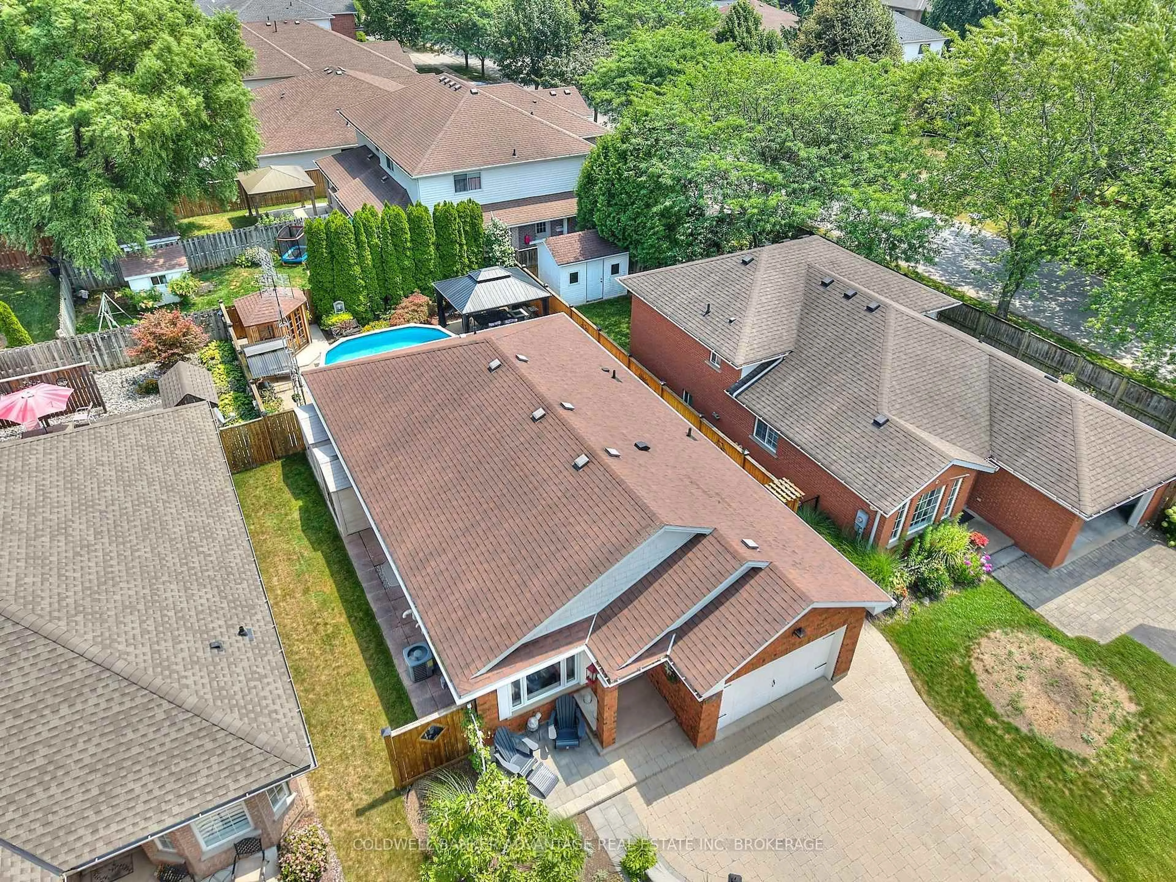 A pic from outside/outdoor area/front of a property/back of a property/a pic from drone, street for 33 Tanner Dr, Pelham Ontario L0S 1E4