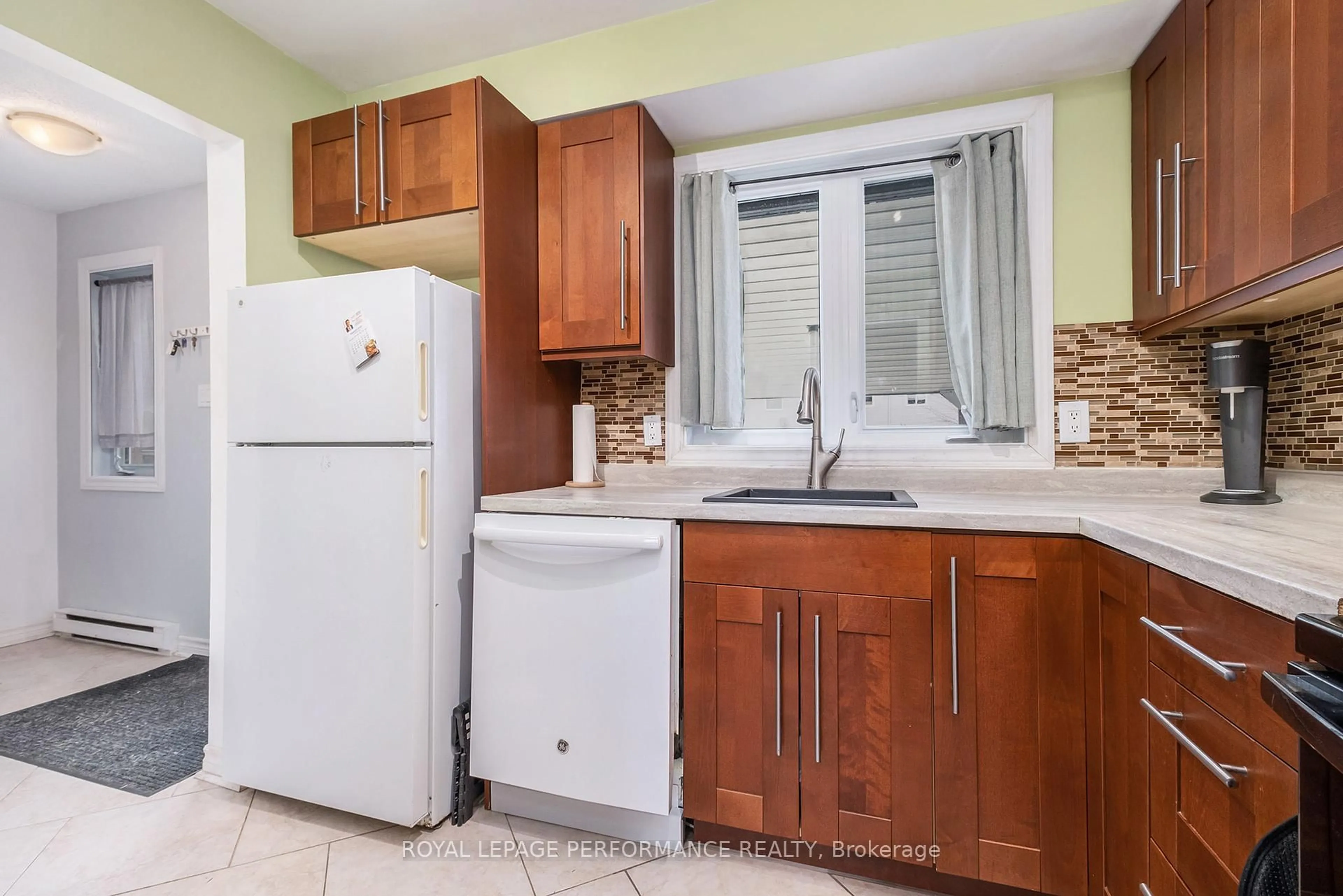 Standard kitchen, unknown for 20 Lovell Lane, Ottawa Ontario K2H 9B6