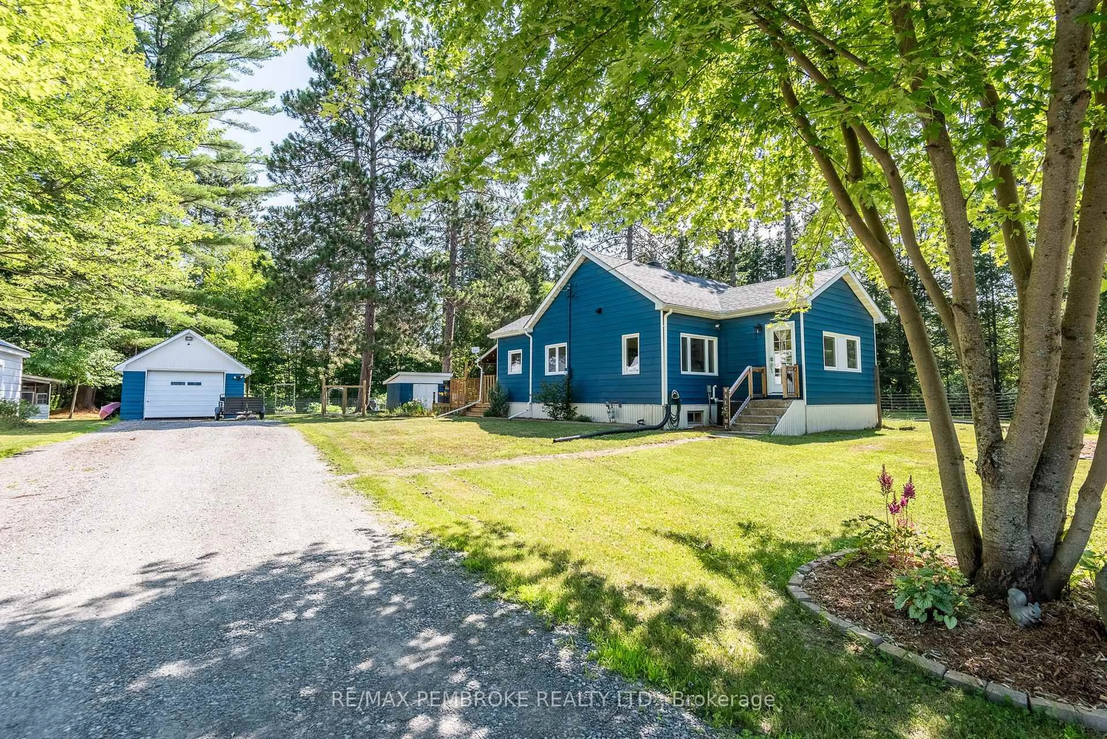A pic from outside/outdoor area/front of a property/back of a property/a pic from drone, street for 30 Ottawa St, Chalk River Ontario K0J 1J0