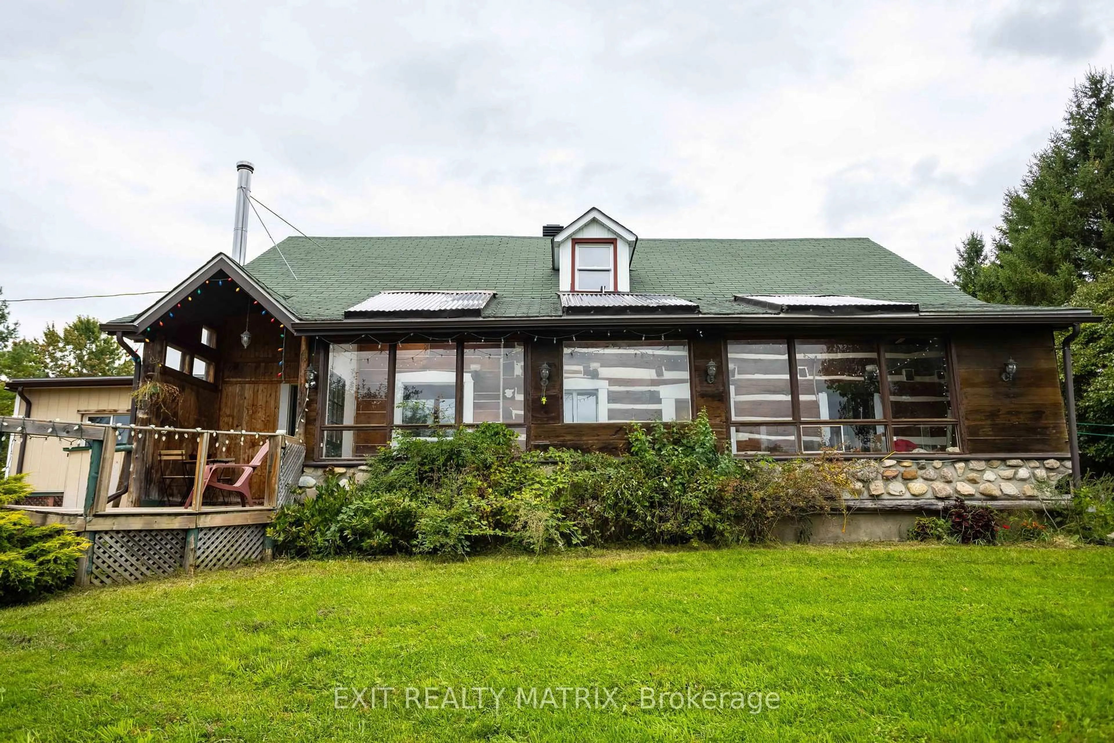 A pic from outside/outdoor area/front of a property/back of a property/a pic from drone, building for 20255 MAPLE Rd, South Glengarry Ontario K0C 2J0