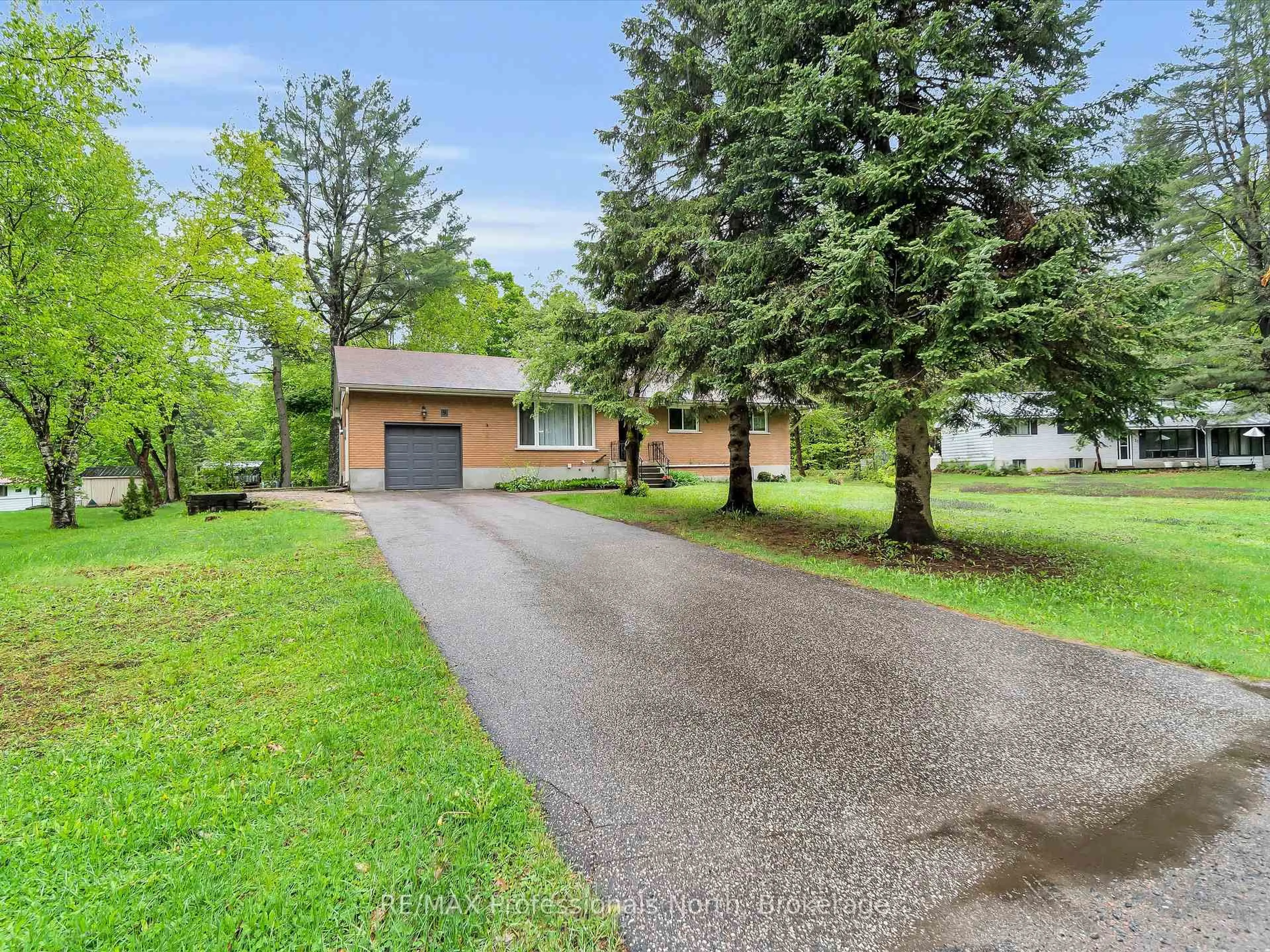 A pic from outside/outdoor area/front of a property/back of a property/a pic from drone, street for 9 Beacon Lane, Bracebridge Ontario P1L 1L6