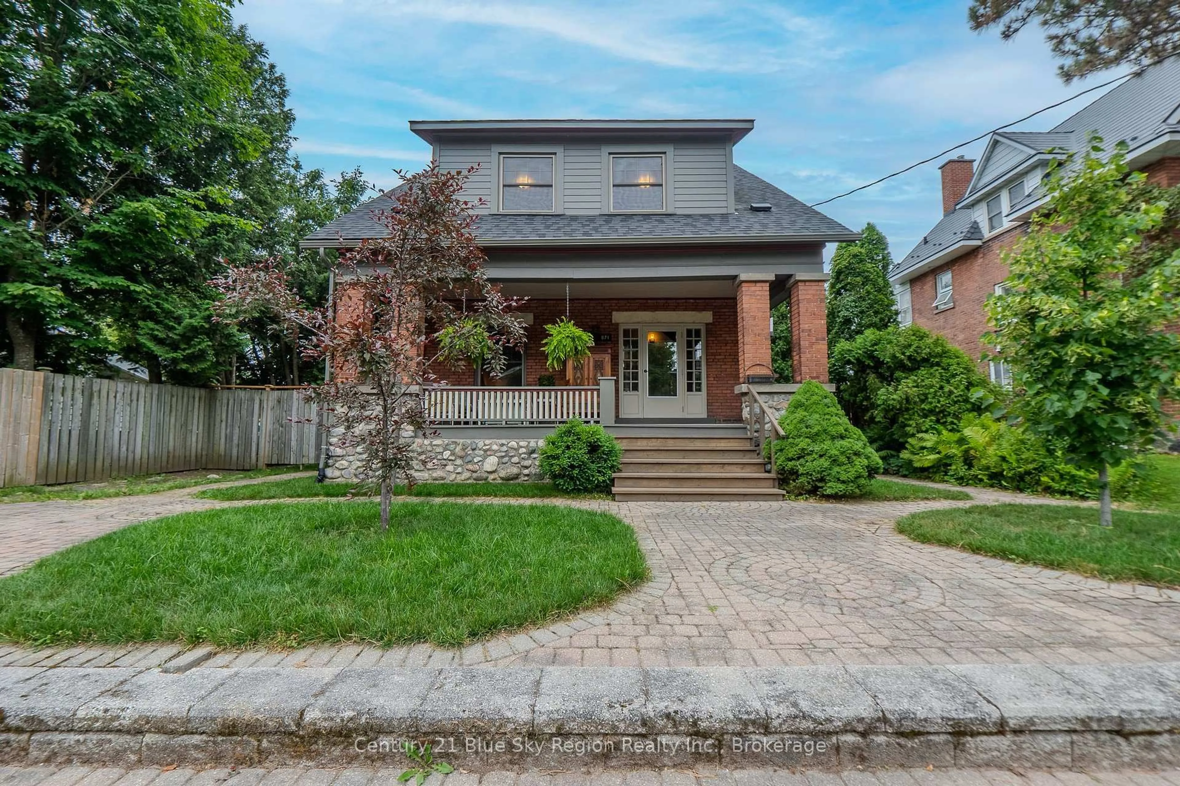 Home with brick exterior material, street for 871 Main St, North Bay Ontario P1B 2V8