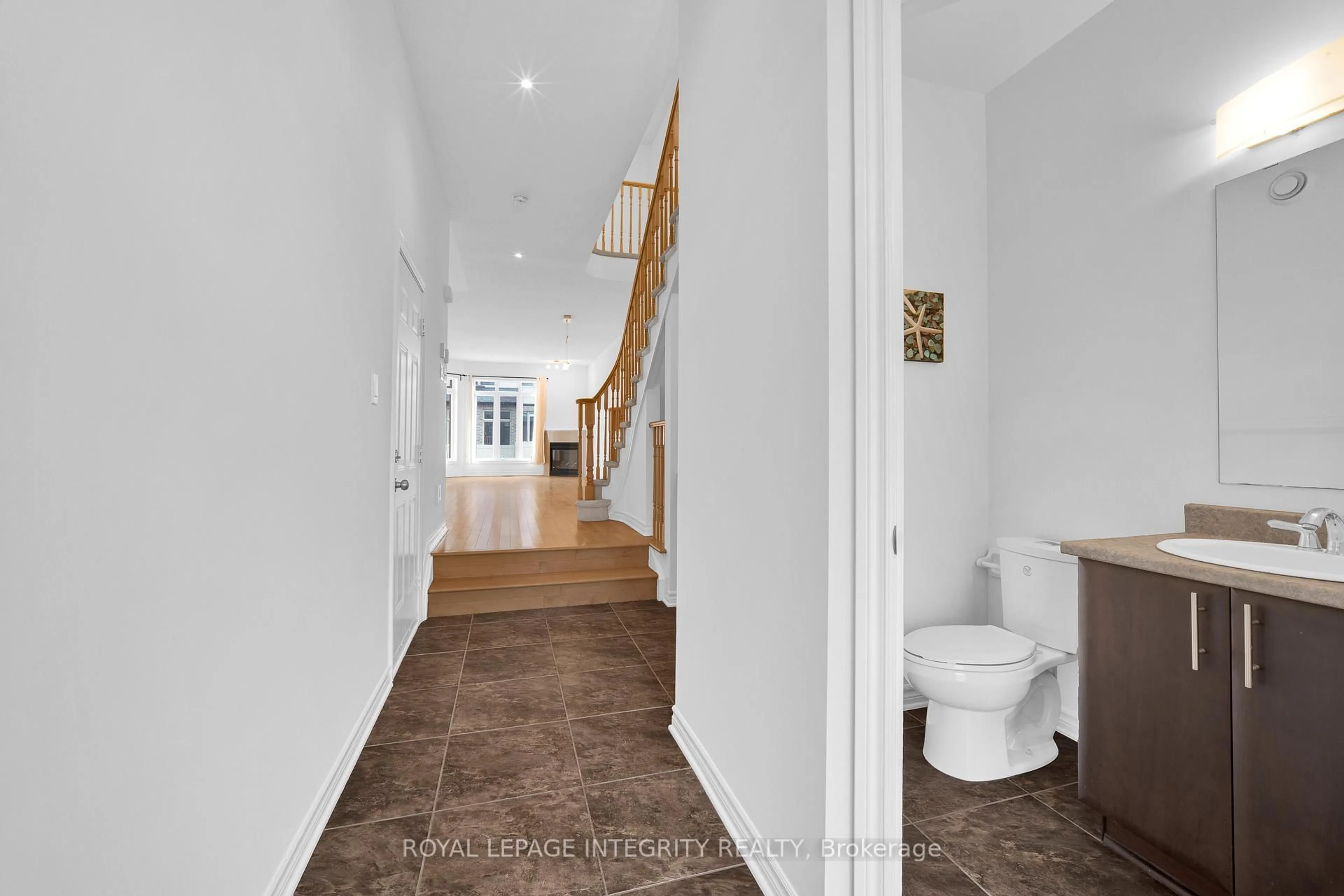 Indoor entryway for 216 Cooks Mill Cres, Ottawa Ontario K1V 2N1