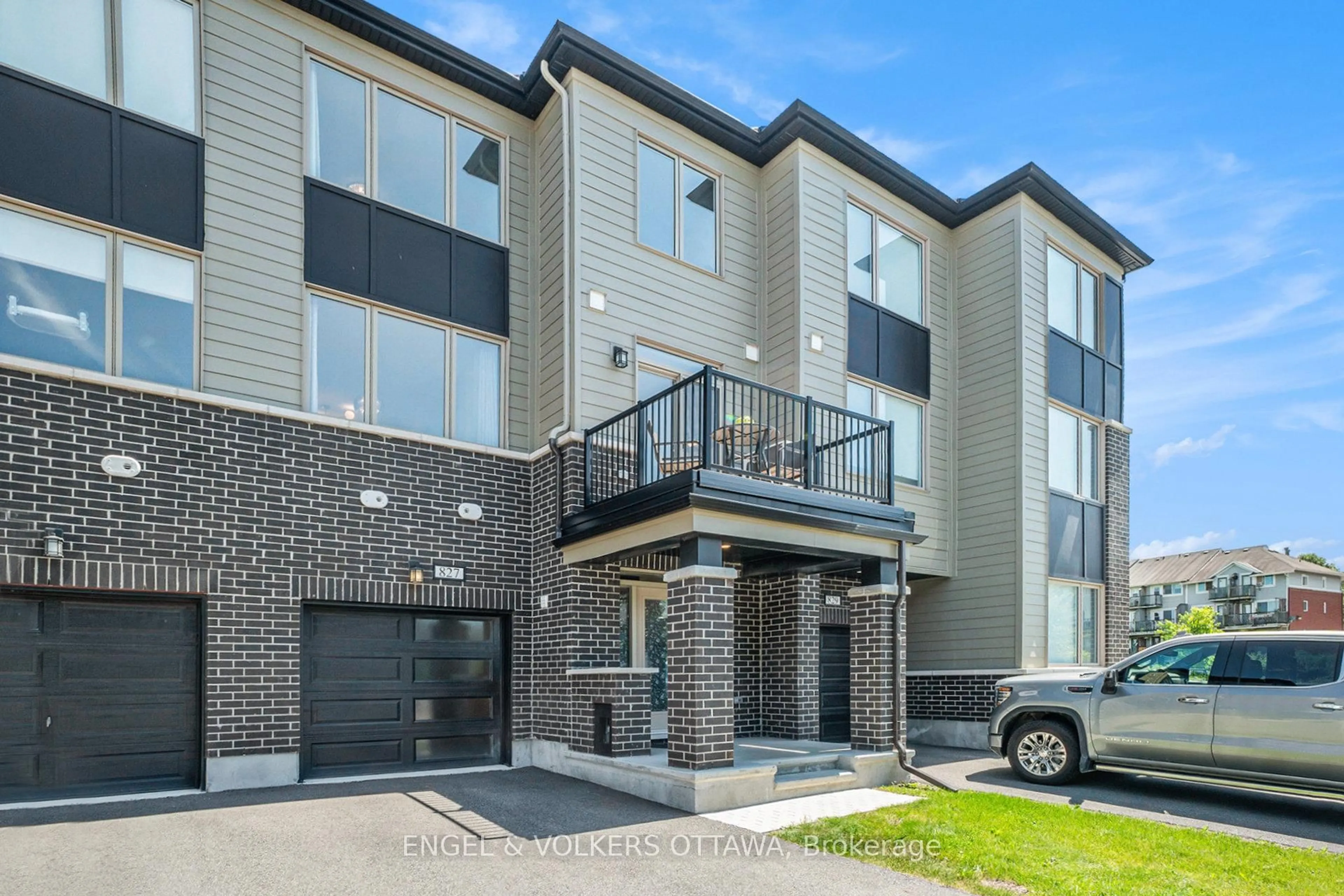 Home with brick exterior material, street for 827 Kiniw Private, Ottawa Ontario K1K 5A3
