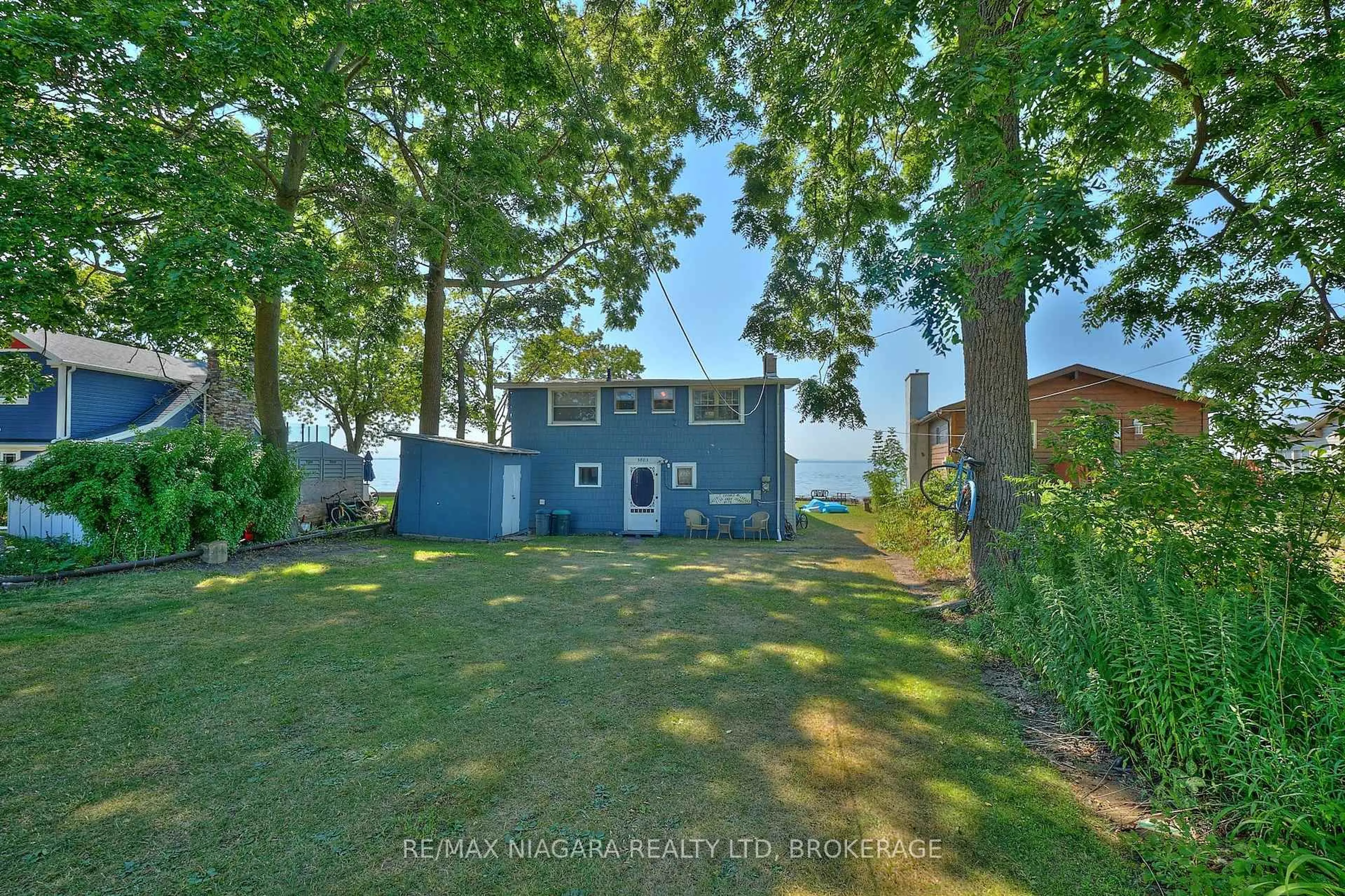 A pic from outside/outdoor area/front of a property/back of a property/a pic from drone, unknown for 3803 Terrace Lane, Fort Erie Ontario L0S 1B0