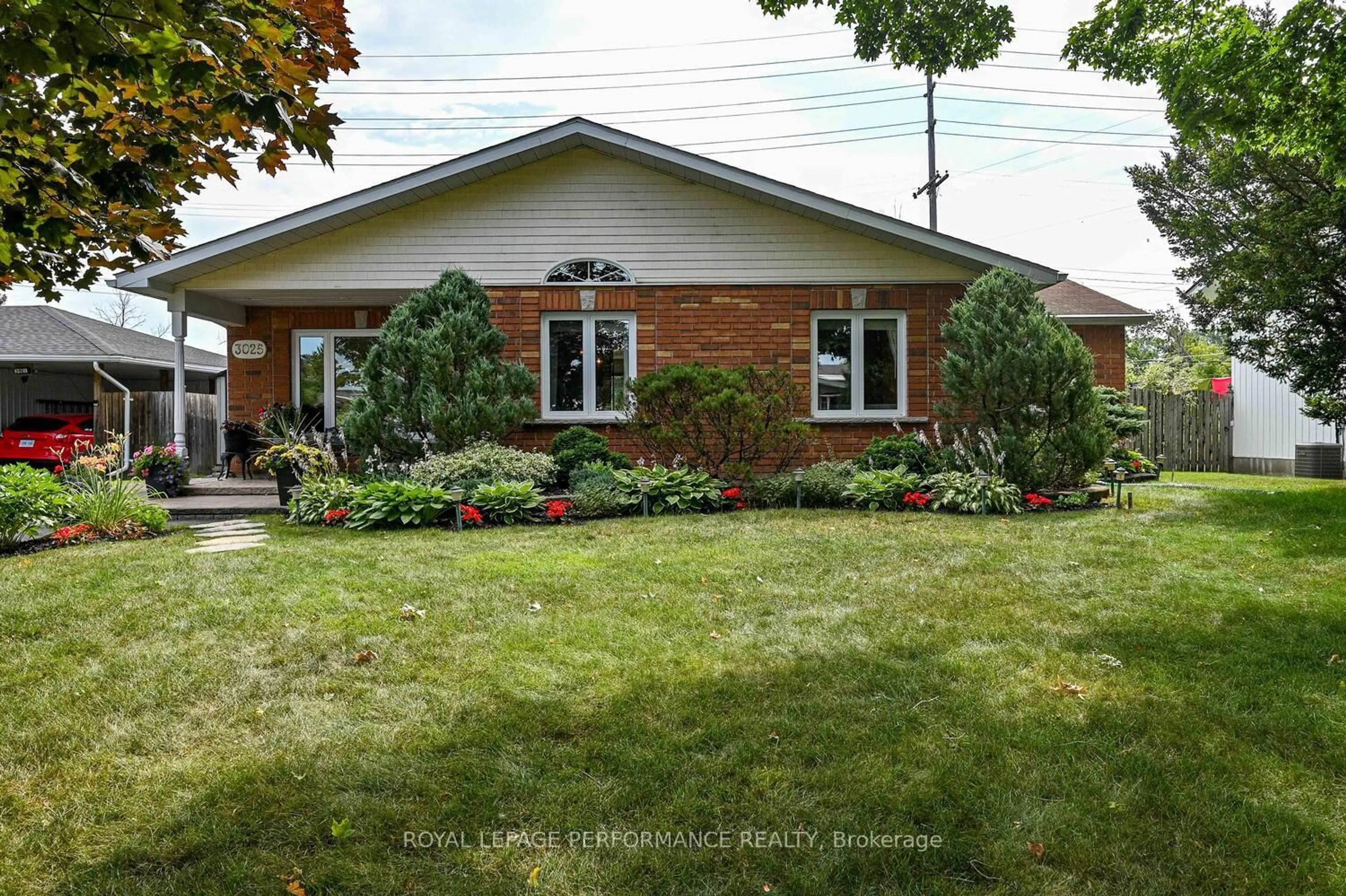 Home with brick exterior material, street for 3025 Linton Rd, Ottawa Ontario K1V 8H1