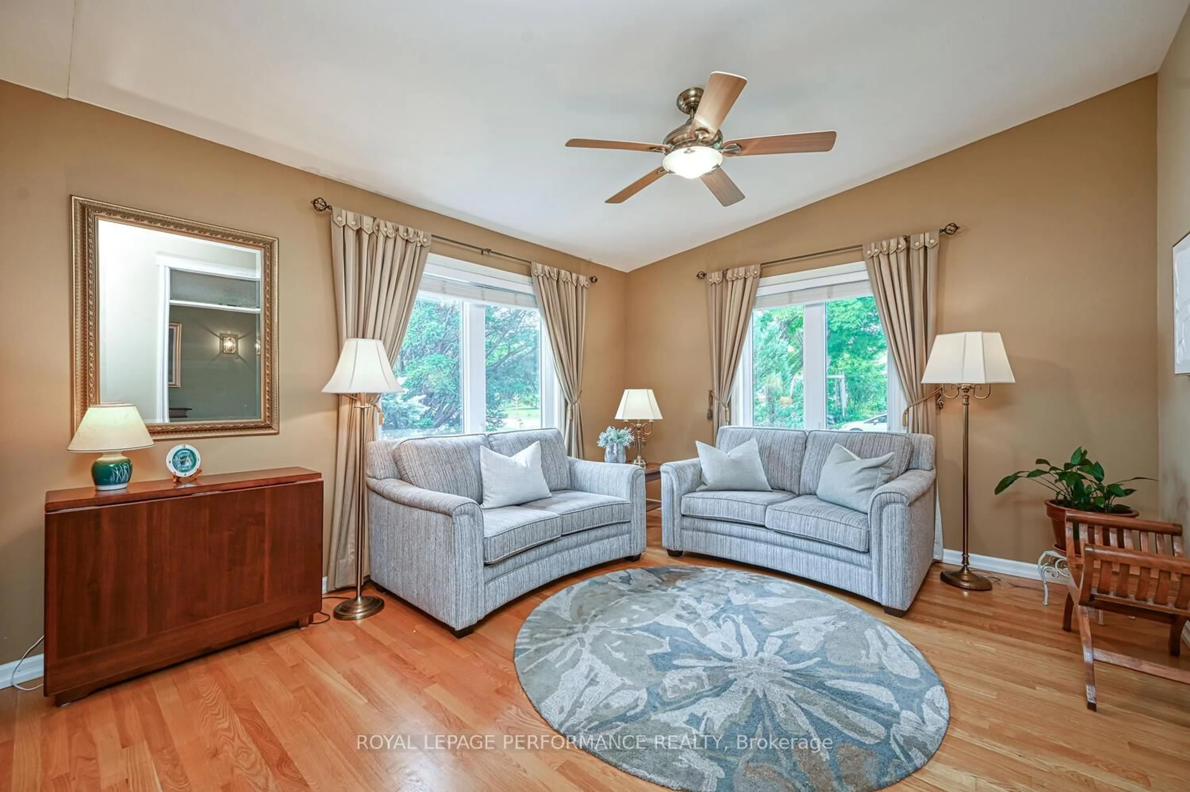 Living room with furniture, unknown for 3025 Linton Rd, Ottawa Ontario K1V 8H1
