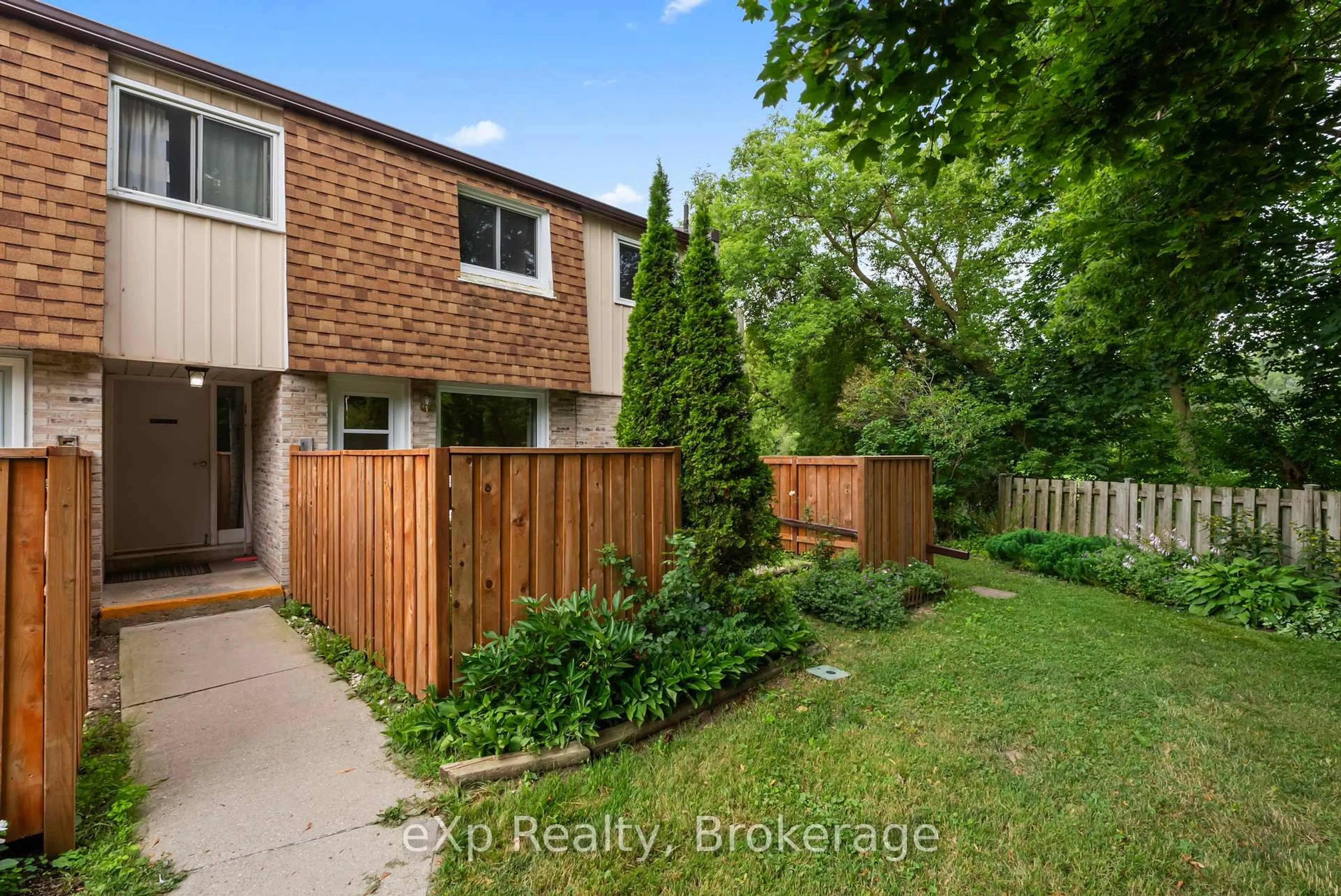 Patio, street for 100 Arthur St #6, Minto Ontario N0G 1Z0