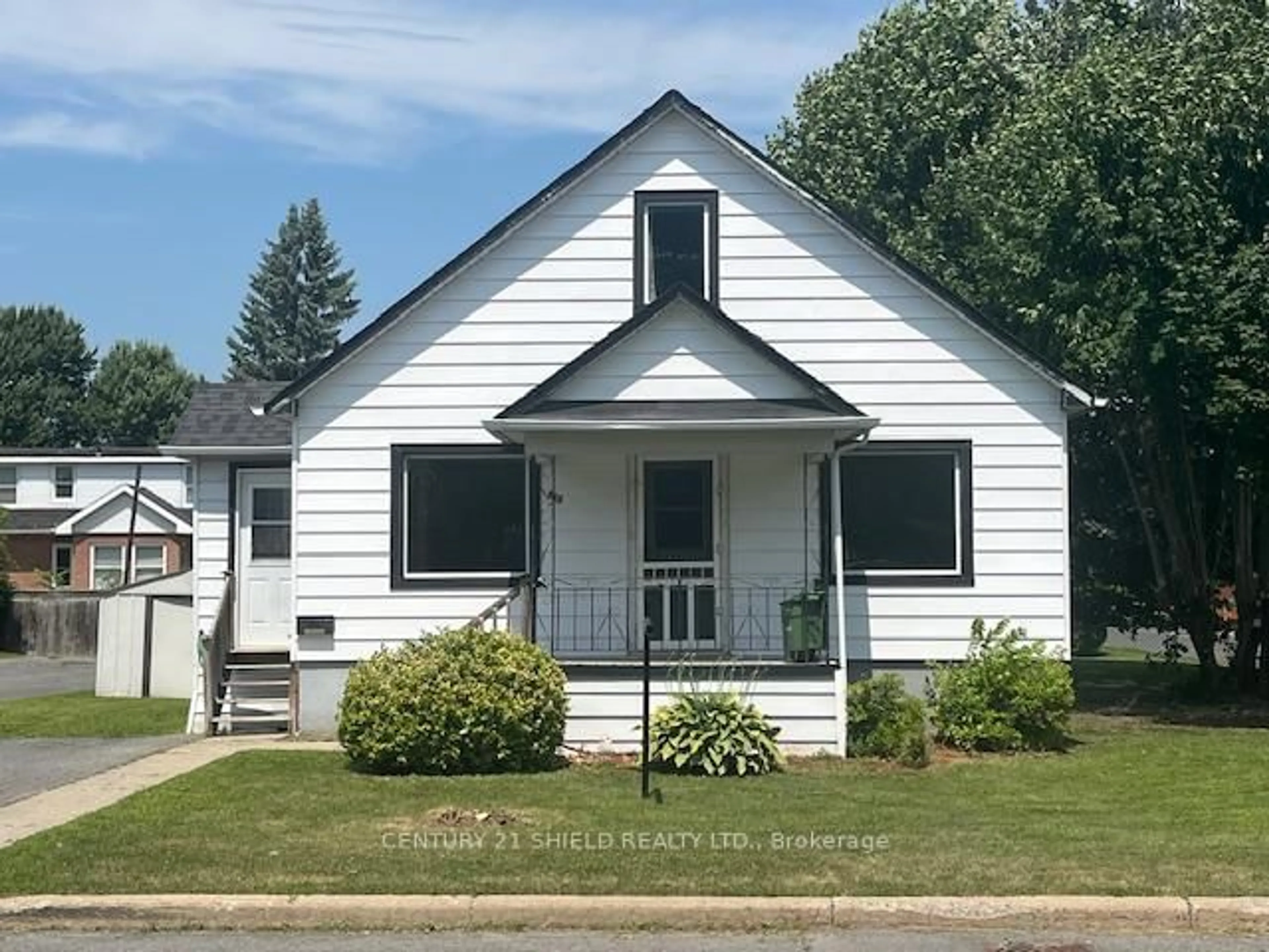 Home with vinyl exterior material, street for 513 Fourth St, Cornwall Ontario K6H 2J7